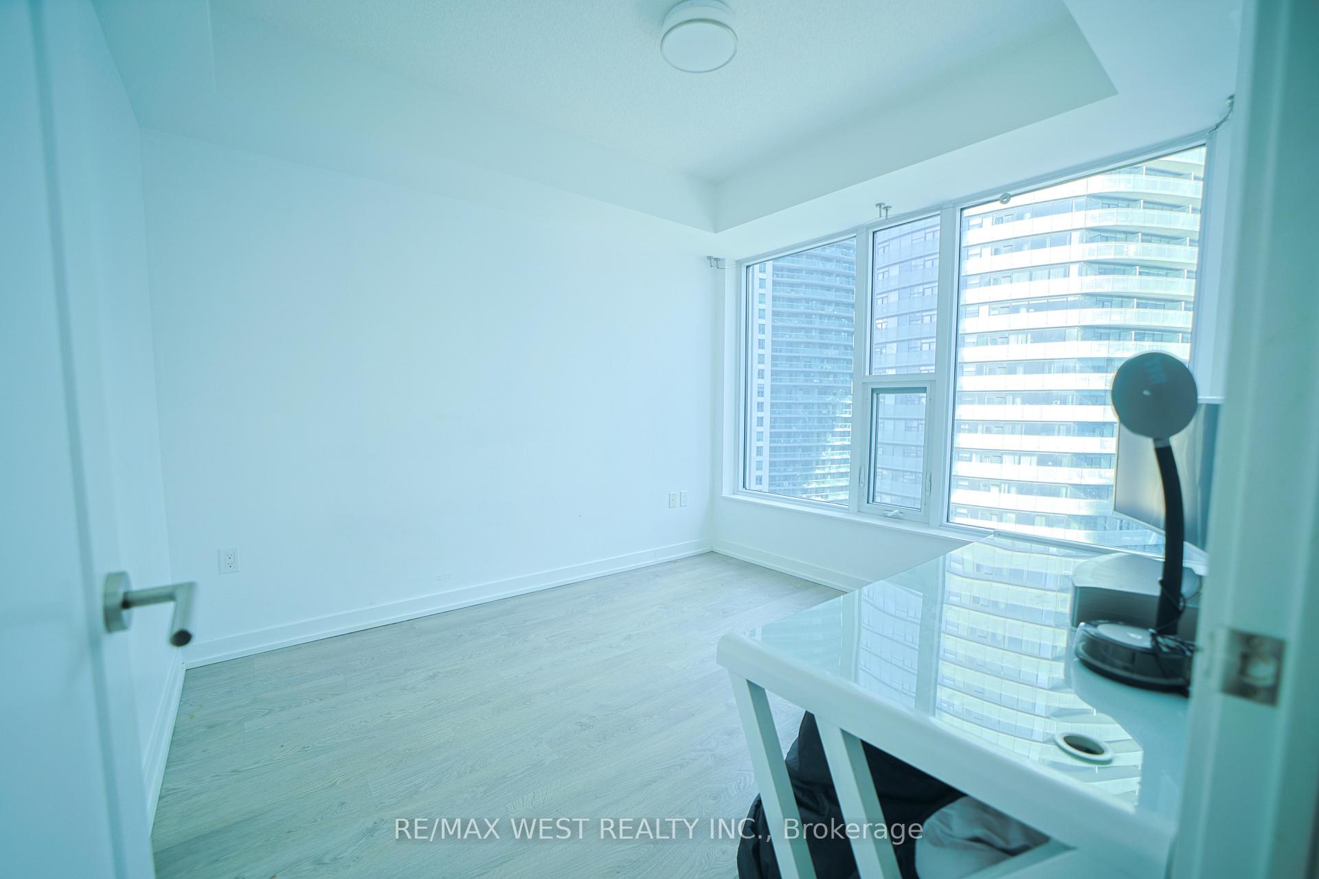 Photo 10 of Unit 1101, 10 York Street, Toronto, Waterfront Communities — HOMEH