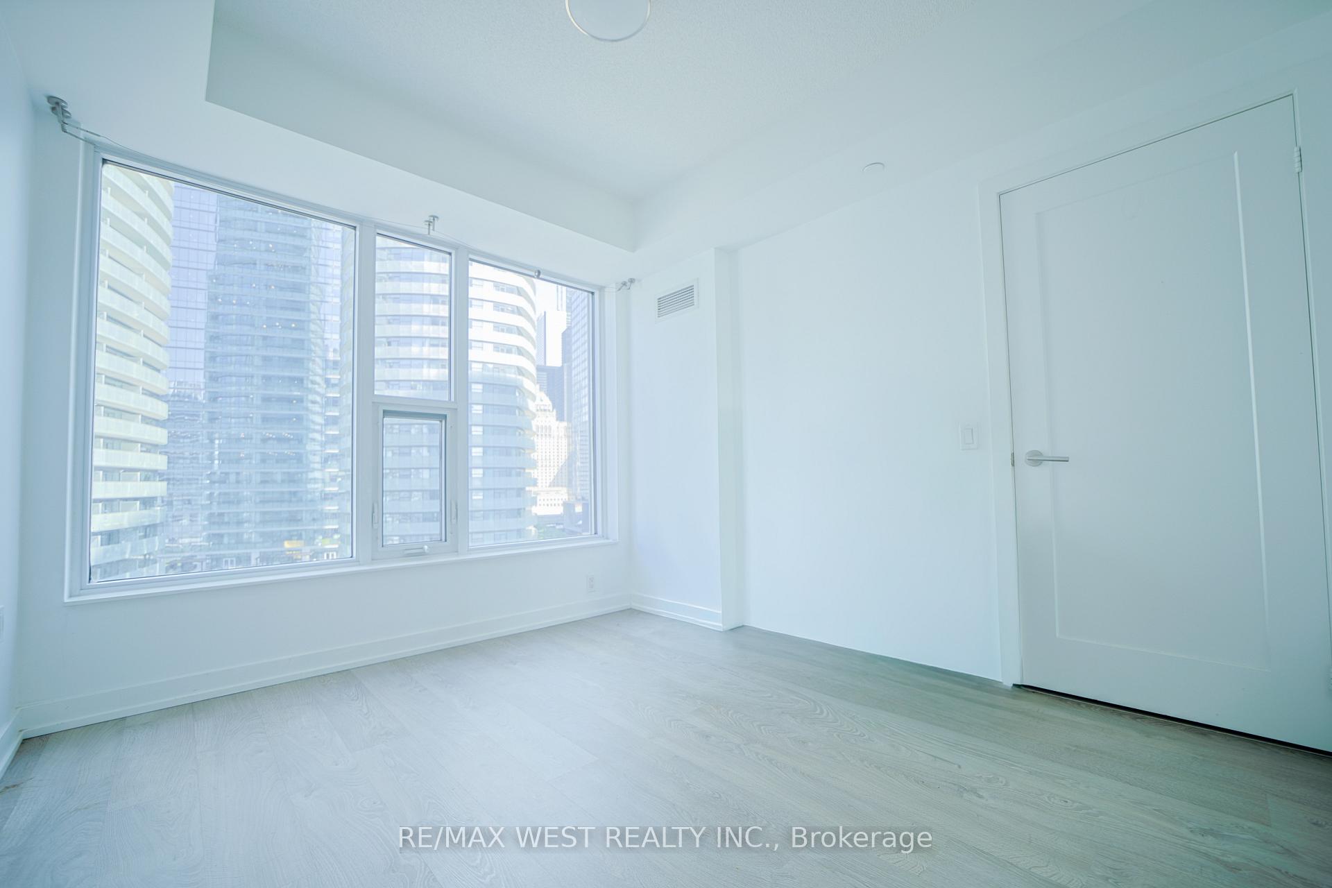 Photo 11 of Unit 1101, 10 York Street, Toronto, Waterfront Communities — HOMEH