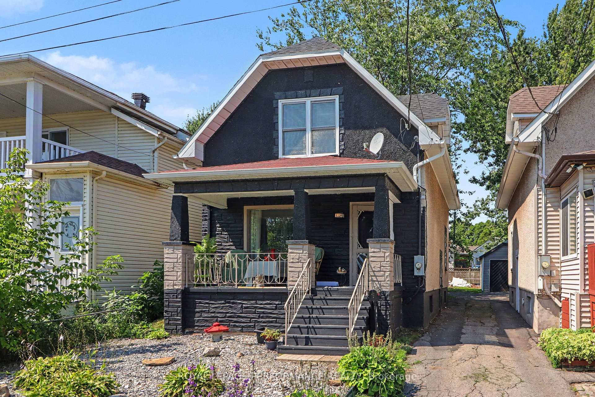Photo of 1304 Montreal Road