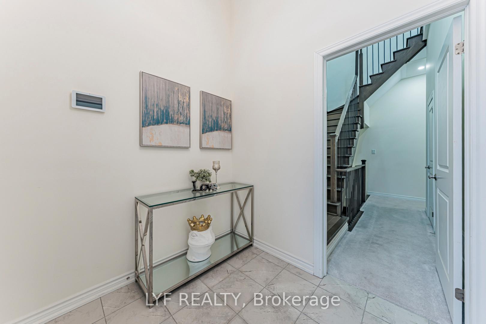 Photo 5 of 20 Lord Melborne Street, Markham, Victoria Square — HOMEH