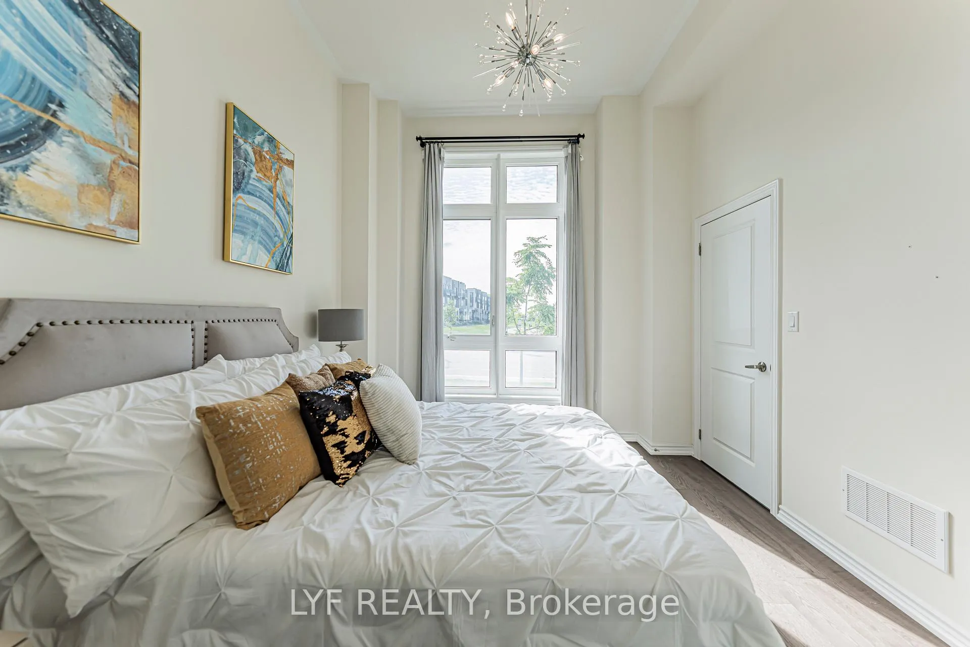 Photo 9 of 20 Lord Melborne Street, Markham, Victoria Square — HOMEH