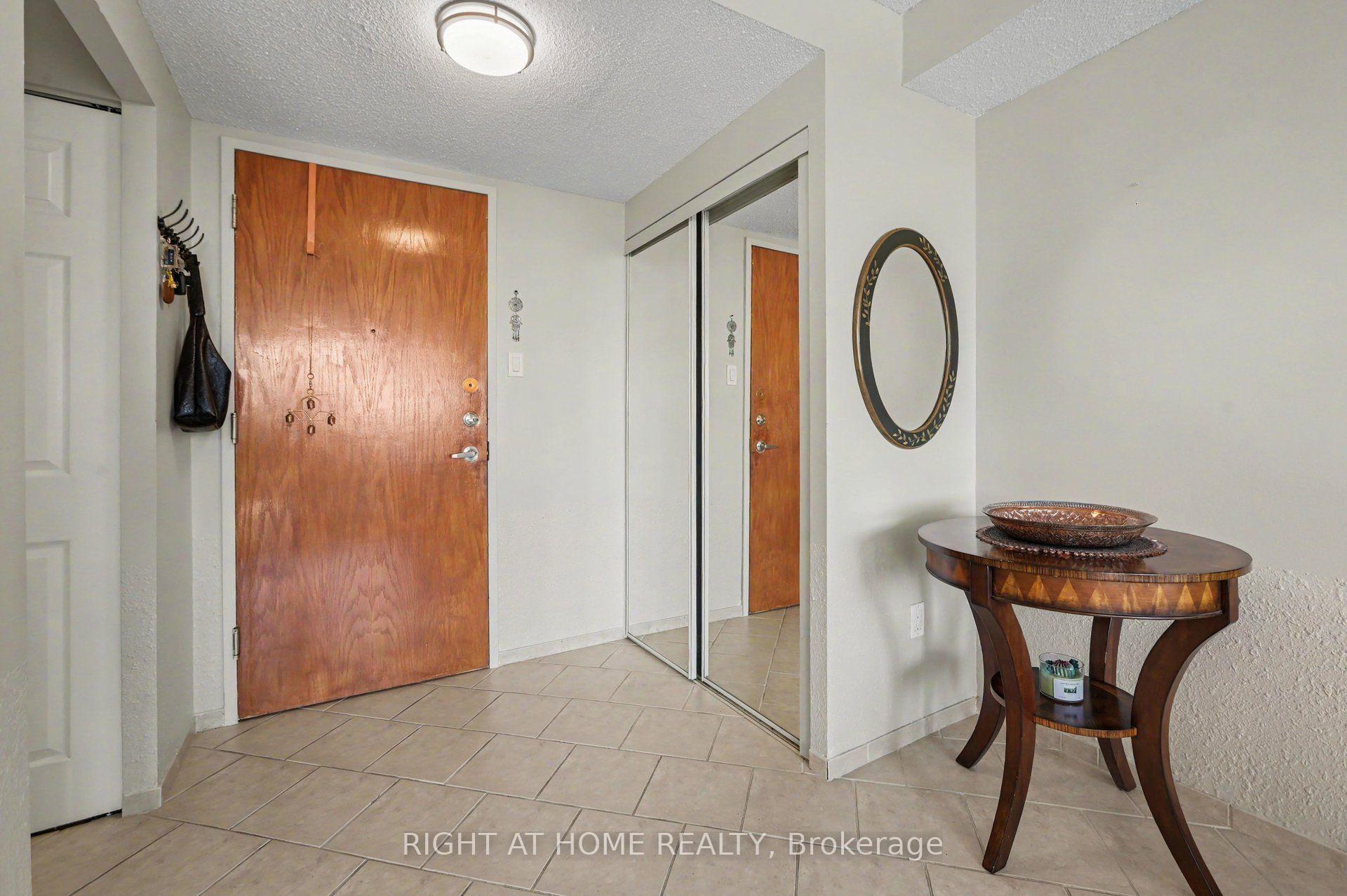 Photo 3 of Unit 701, 2759 Carousel Crescent, Ottawa, Emerald Woods/Sawmill Creek — HOMEH
