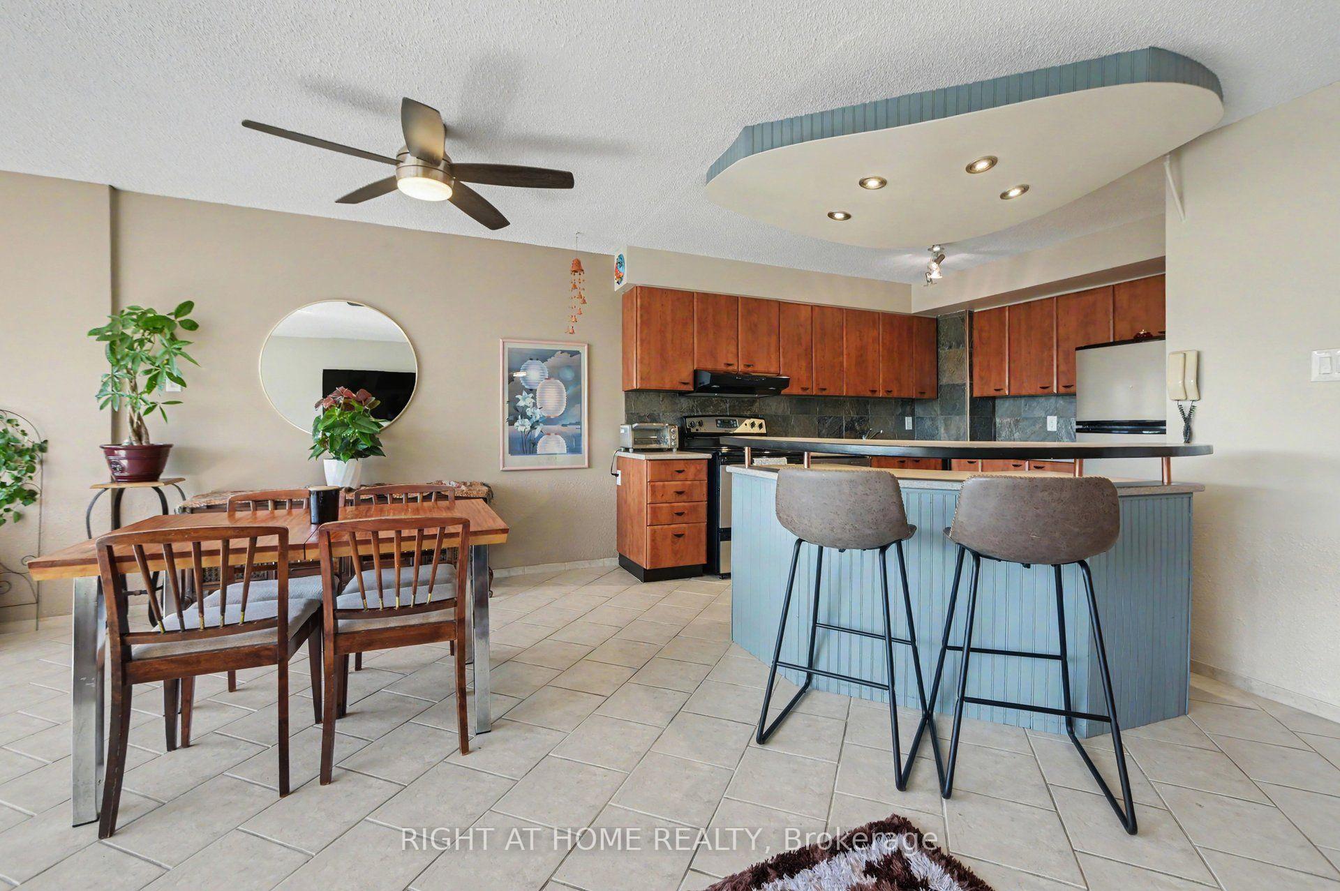 Photo 6 of Unit 701, 2759 Carousel Crescent, Ottawa, Emerald Woods/Sawmill Creek — HOMEH