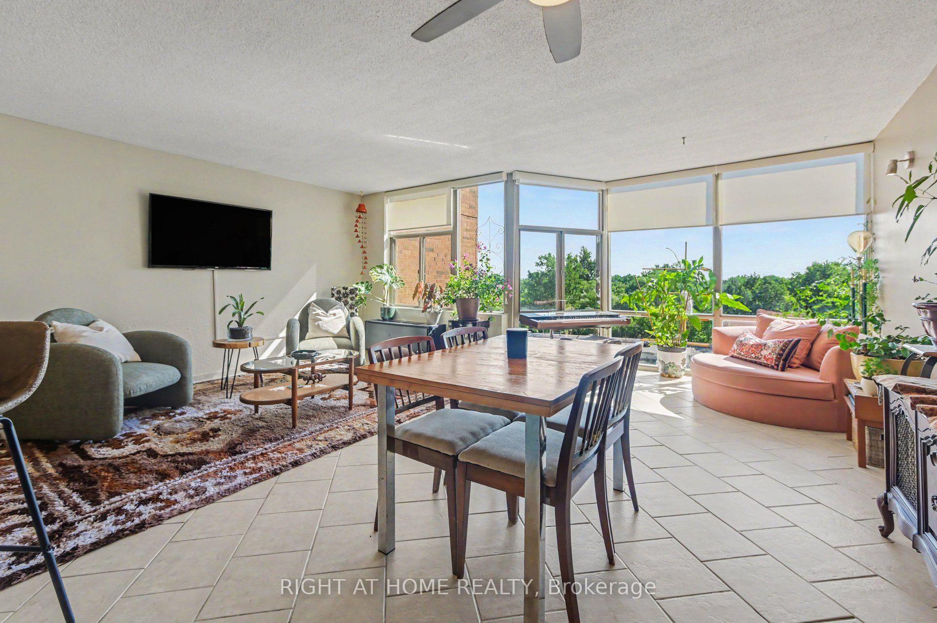 Photo 9 of Unit 701, 2759 Carousel Crescent, Ottawa, Emerald Woods/Sawmill Creek — HOMEH