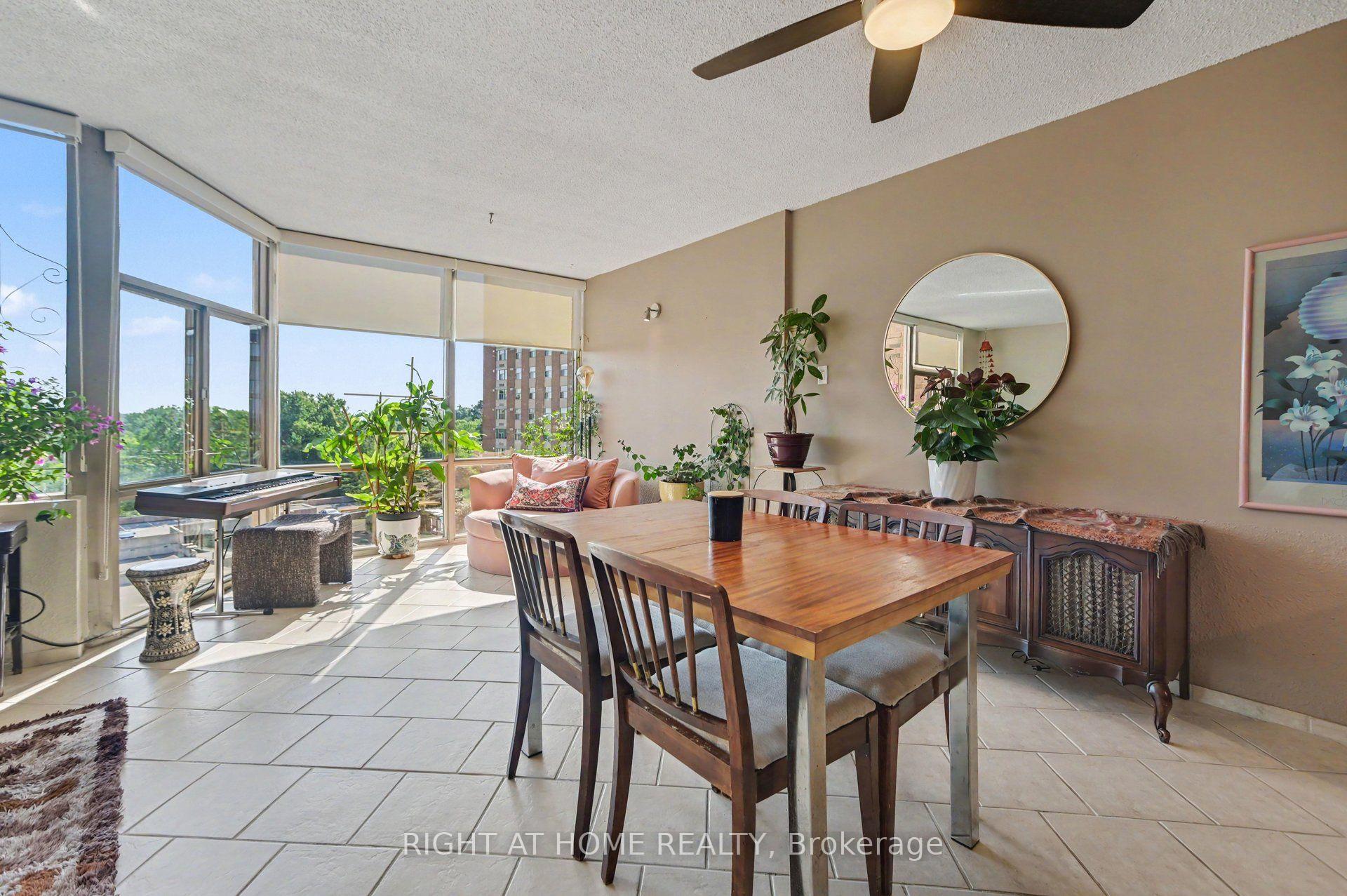 Photo 10 of Unit 701, 2759 Carousel Crescent, Ottawa, Emerald Woods/Sawmill Creek — HOMEH