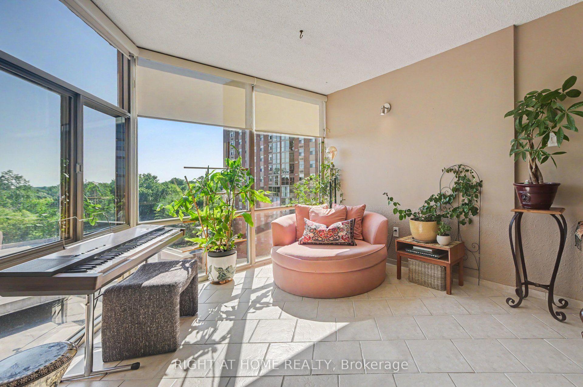 Photo 11 of Unit 701, 2759 Carousel Crescent, Ottawa, Emerald Woods/Sawmill Creek — HOMEH
