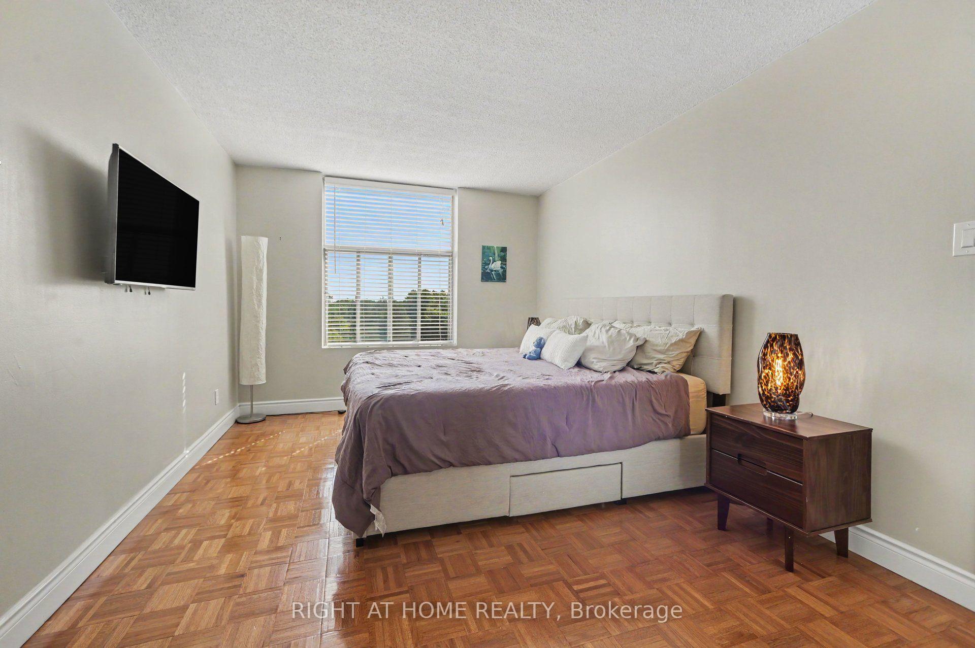 Photo 15 of Unit 701, 2759 Carousel Crescent, Ottawa, Emerald Woods/Sawmill Creek — HOMEH