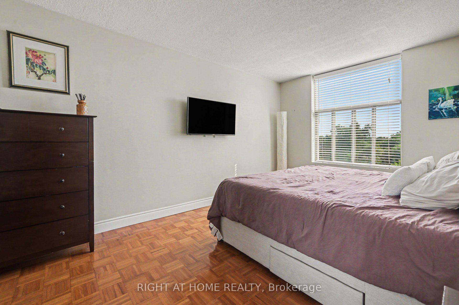Photo 16 of Unit 701, 2759 Carousel Crescent, Ottawa, Emerald Woods/Sawmill Creek — HOMEH