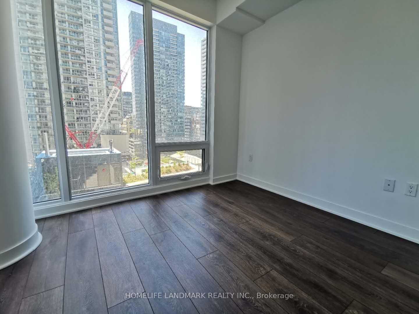Photo 5 of Unit 1102, 125 Blue Jays Way, Toronto, Waterfront Communities — HOMEH