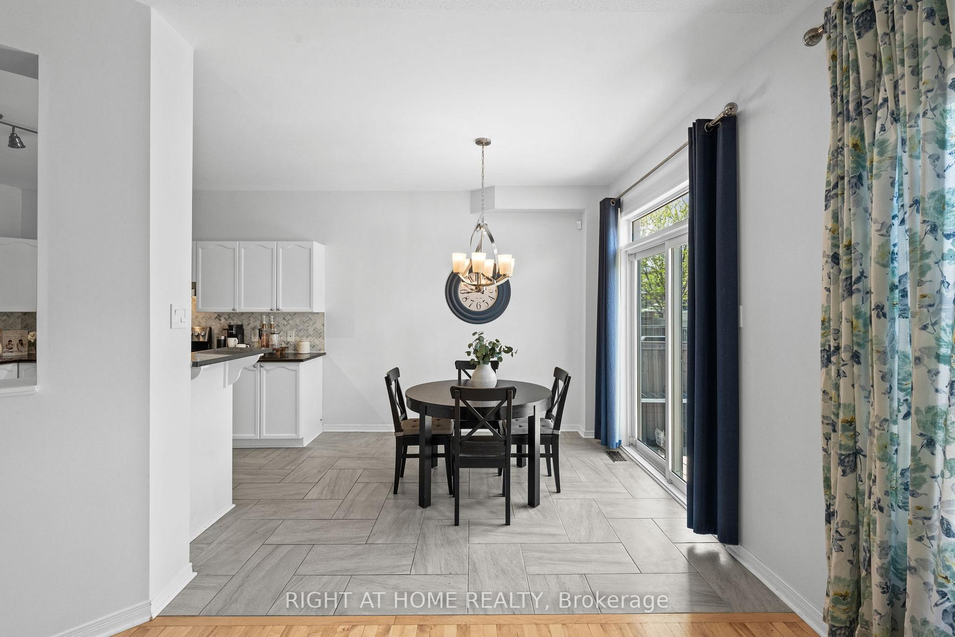 Photo 12 of 517 Stonechurch Way, Ottawa, Barrhaven - Cedargrove/Fraserdale — HOMEH