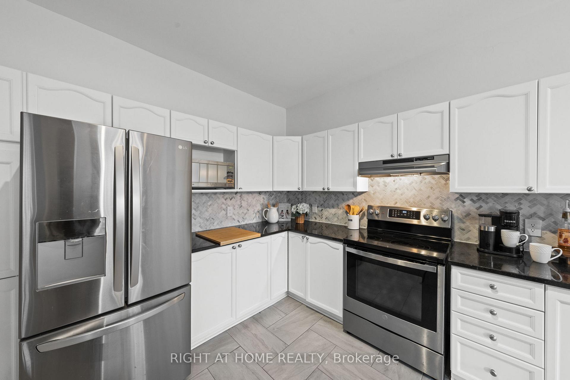 Photo 15 of 517 Stonechurch Way, Ottawa, Barrhaven - Cedargrove/Fraserdale — HOMEH