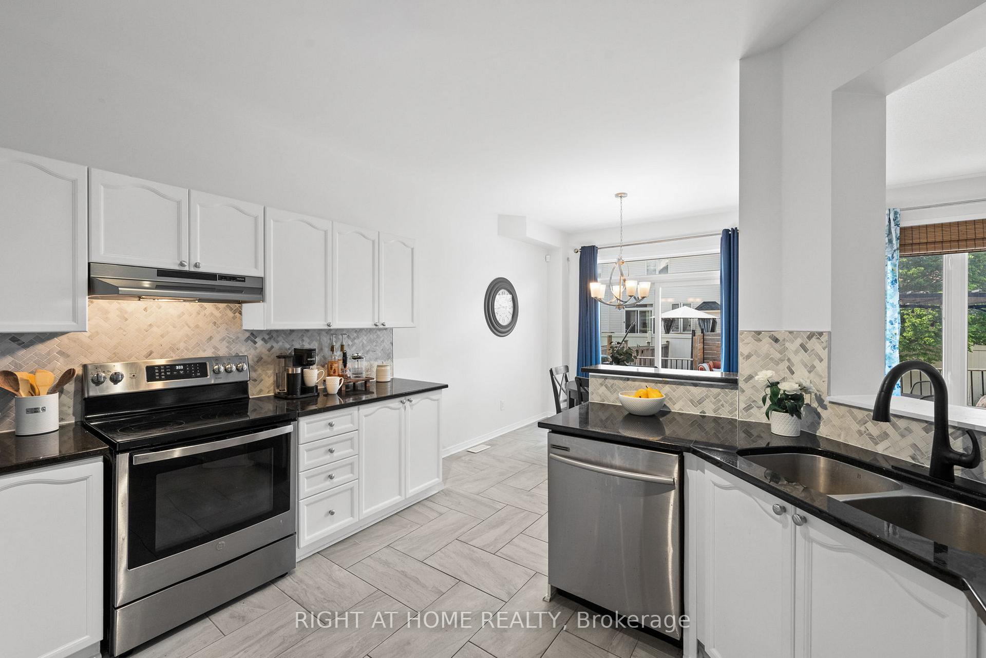 Photo 16 of 517 Stonechurch Way, Ottawa, Barrhaven - Cedargrove/Fraserdale — HOMEH