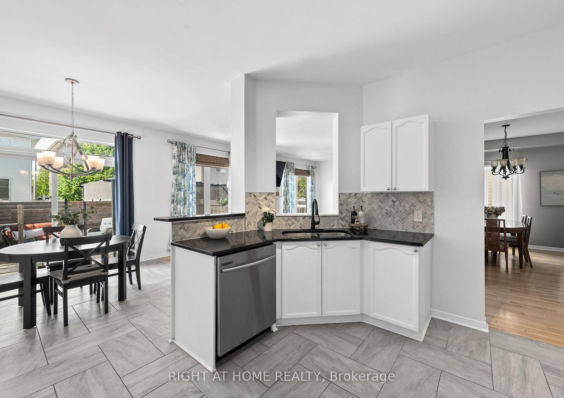 Photo 17 of 517 Stonechurch Way, Ottawa, Barrhaven - Cedargrove/Fraserdale — HOMEH
