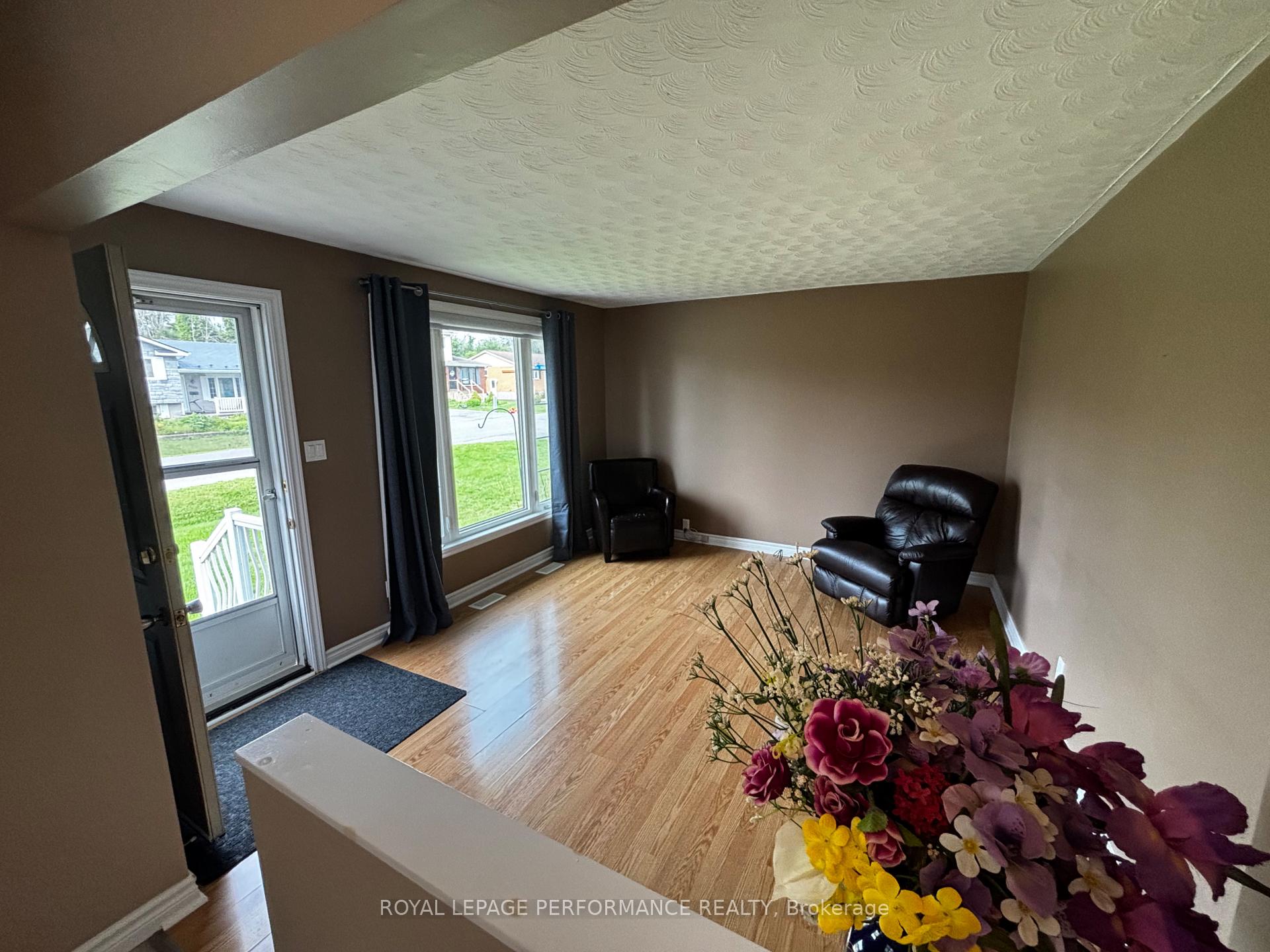 Photo 2 of 3013 Johnston Avenue, Cornwall, Cornwall — HOMEH
