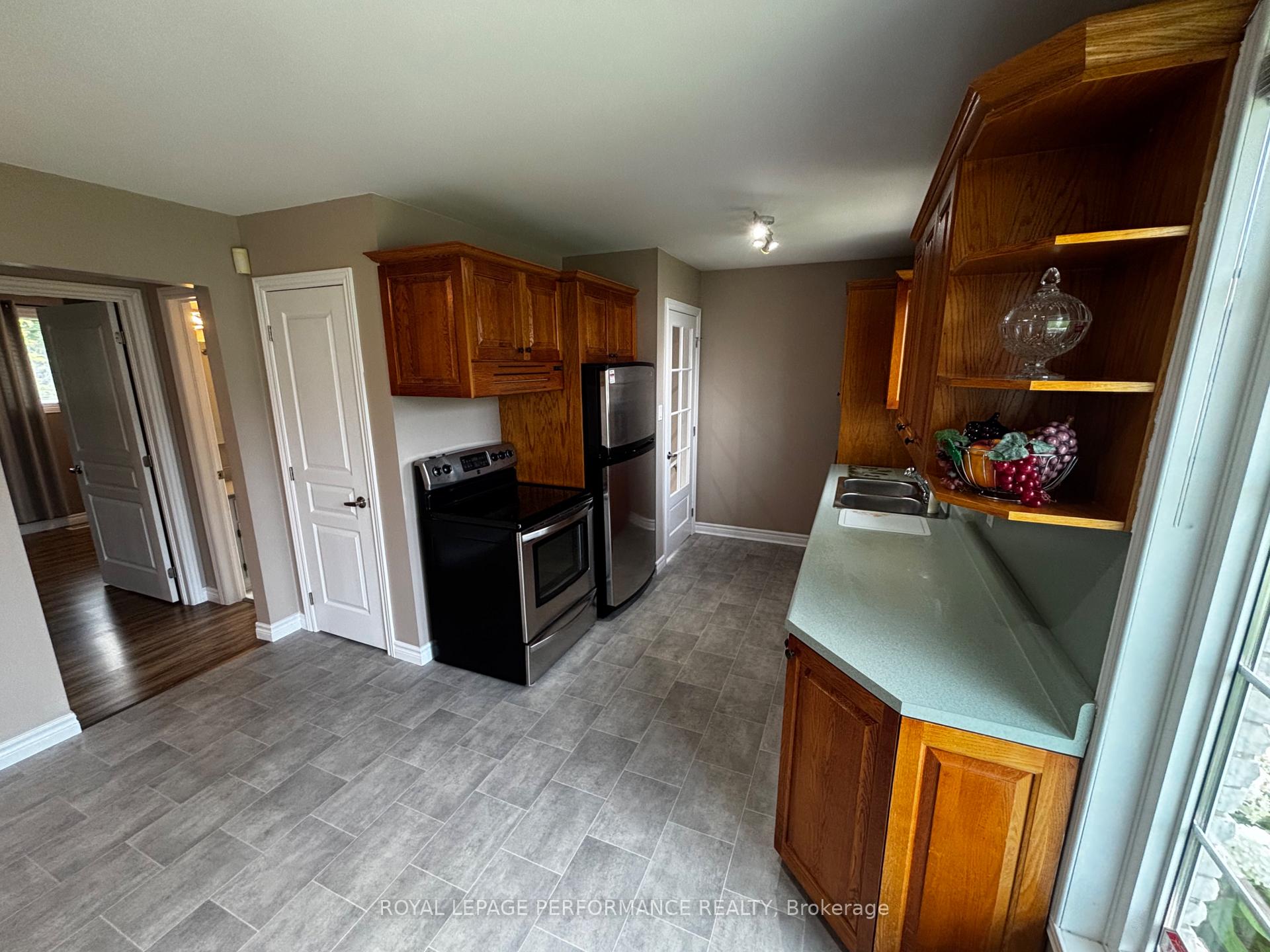 Photo 7 of 3013 Johnston Avenue, Cornwall, Cornwall — HOMEH