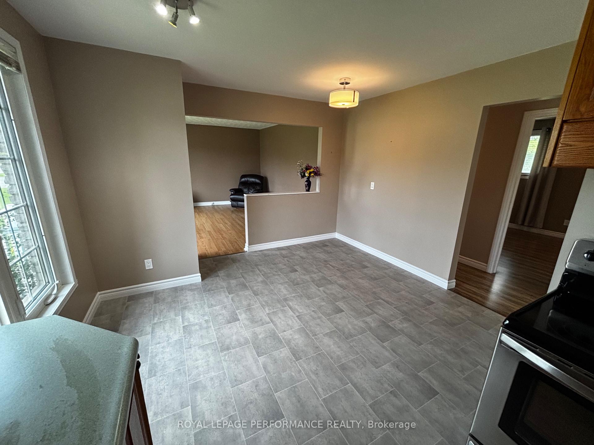 Photo 8 of 3013 Johnston Avenue, Cornwall, Cornwall — HOMEH
