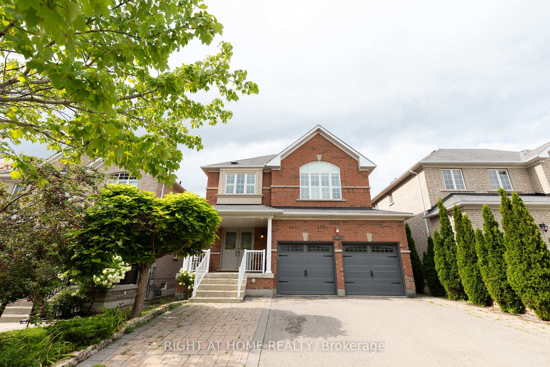 Photo 2 of 182 Maurier Boulevard, Vaughan, Patterson — HOMEH