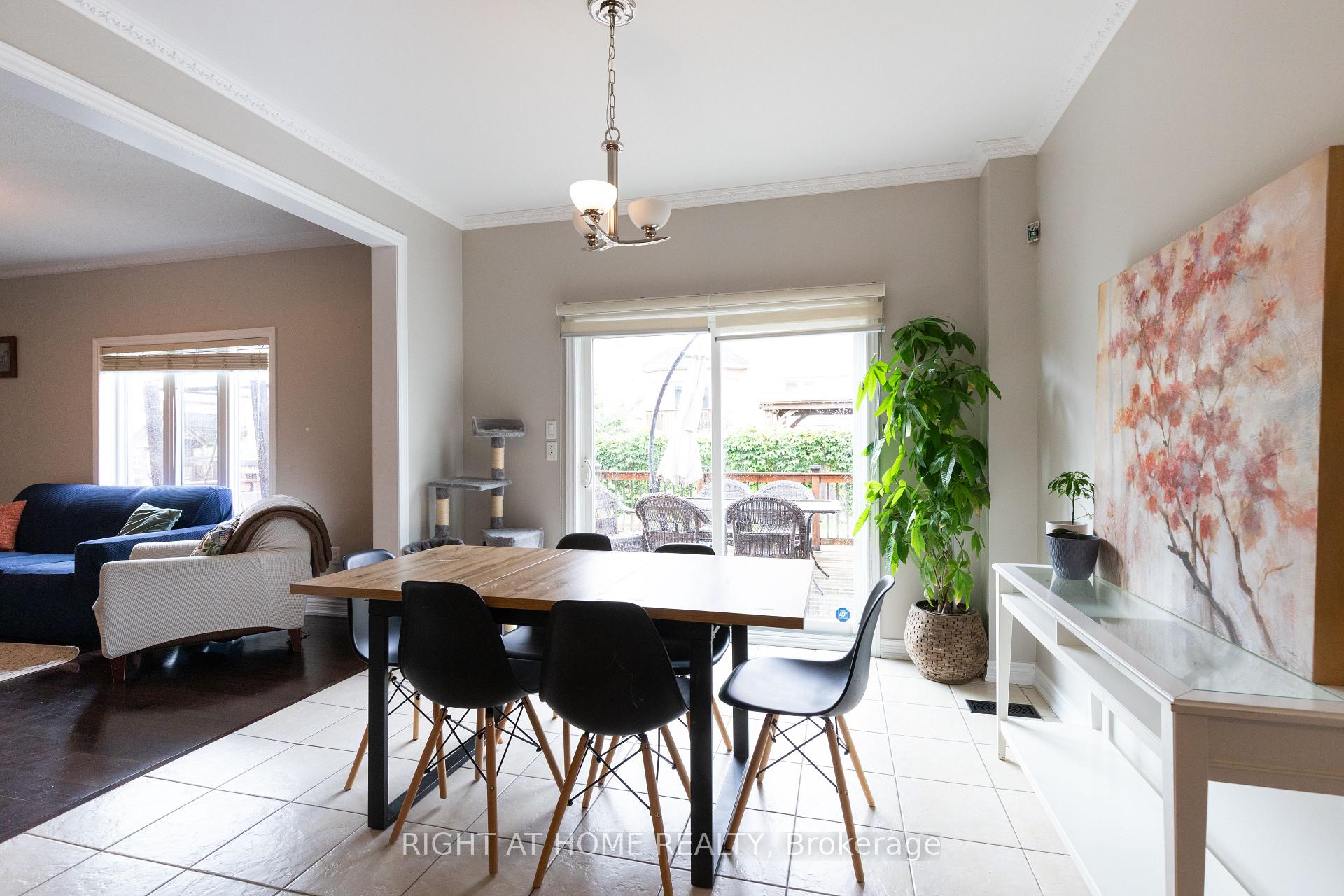 Photo 6 of 182 Maurier Boulevard, Vaughan, Patterson — HOMEH
