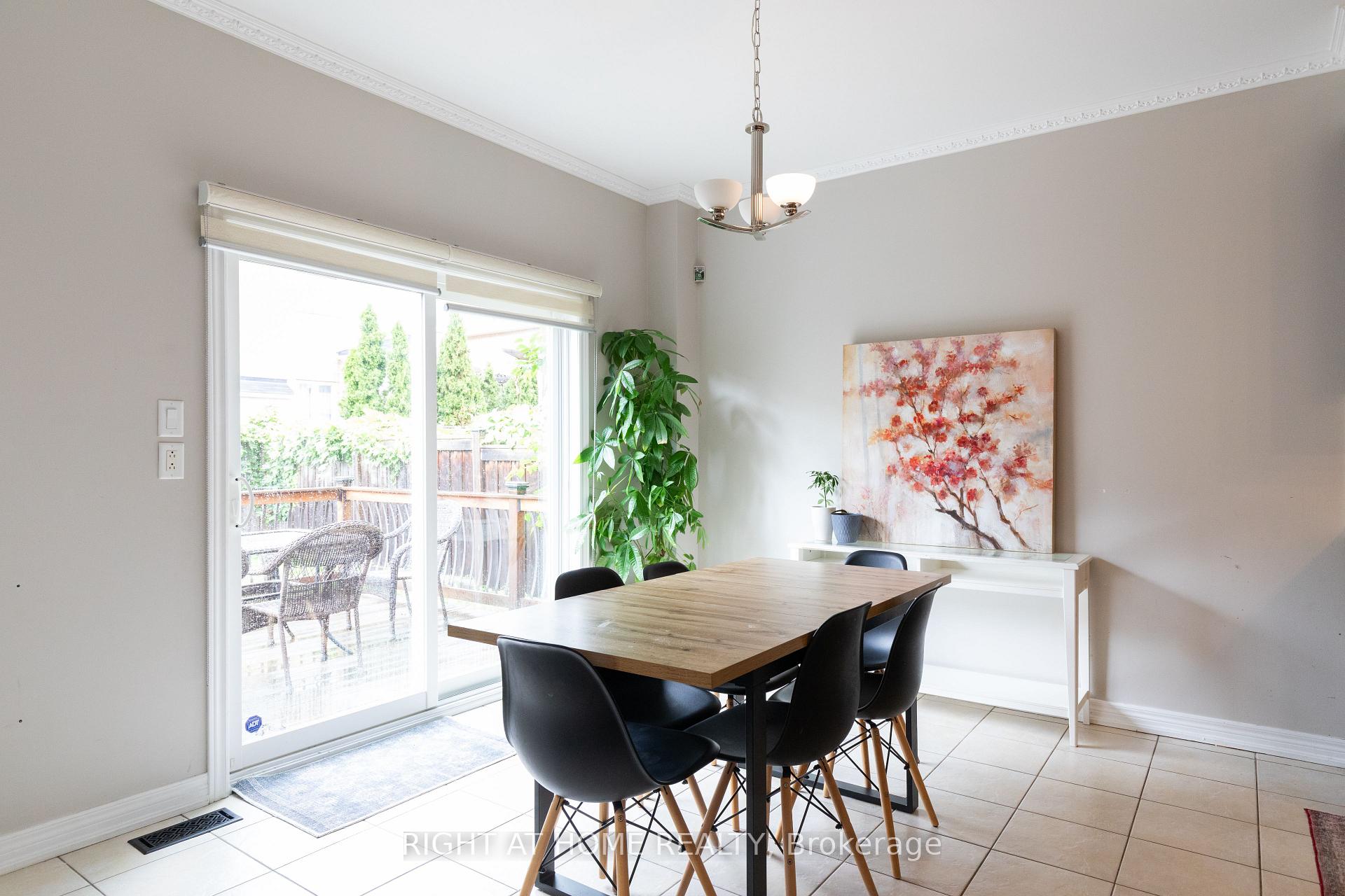 Photo 7 of 182 Maurier Boulevard, Vaughan, Patterson — HOMEH
