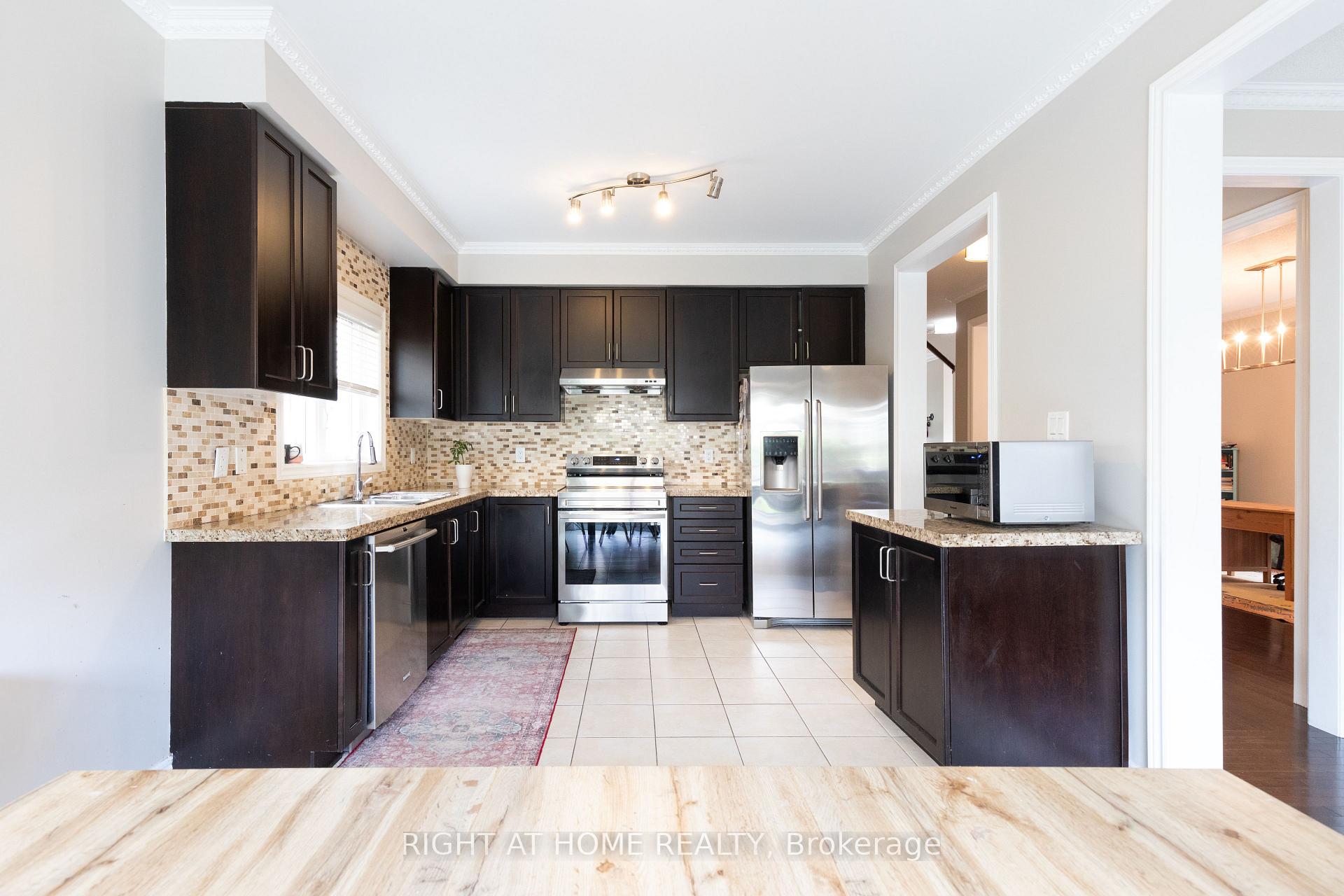 Photo 9 of 182 Maurier Boulevard, Vaughan, Patterson — HOMEH