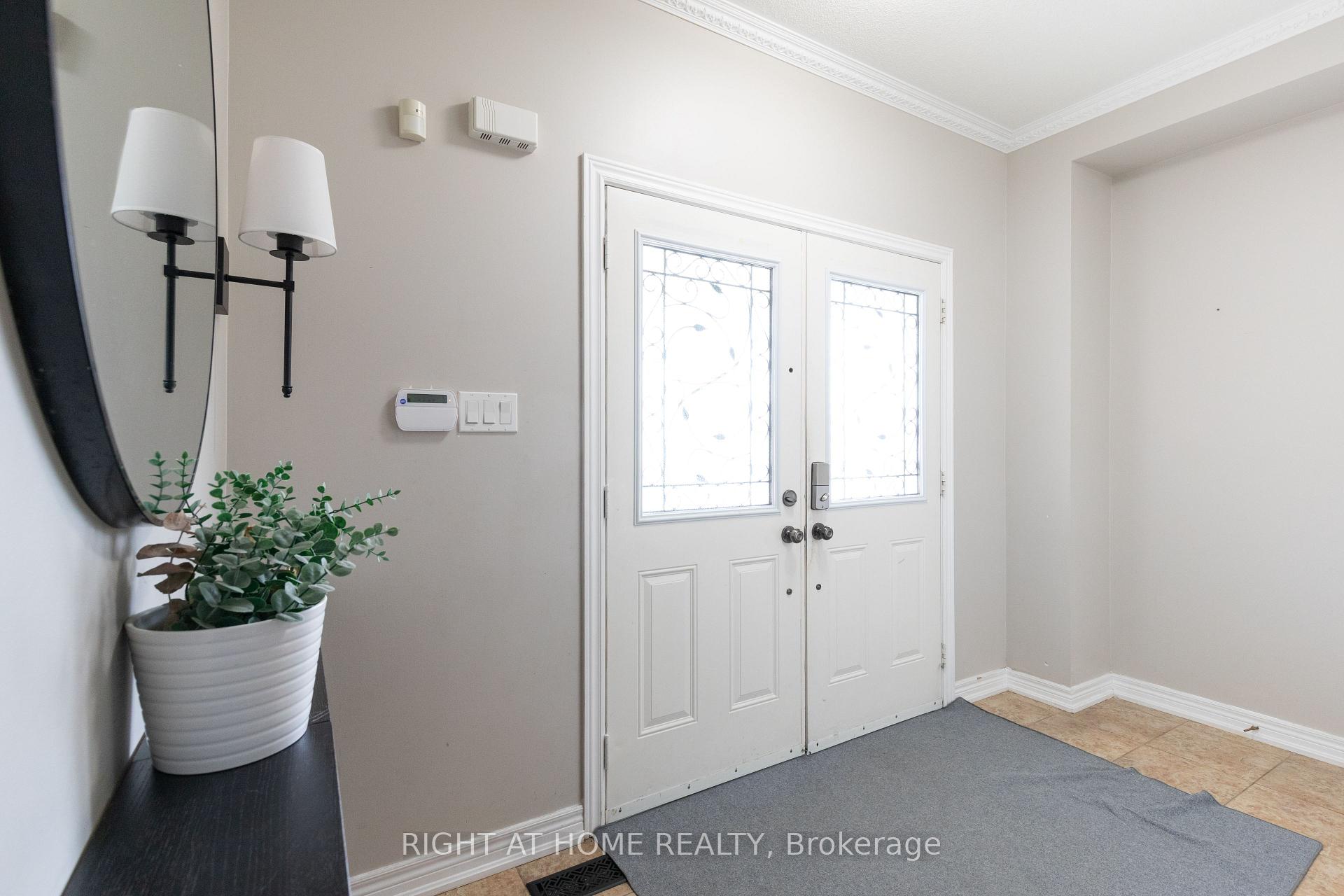 Photo 14 of 182 Maurier Boulevard, Vaughan, Patterson — HOMEH