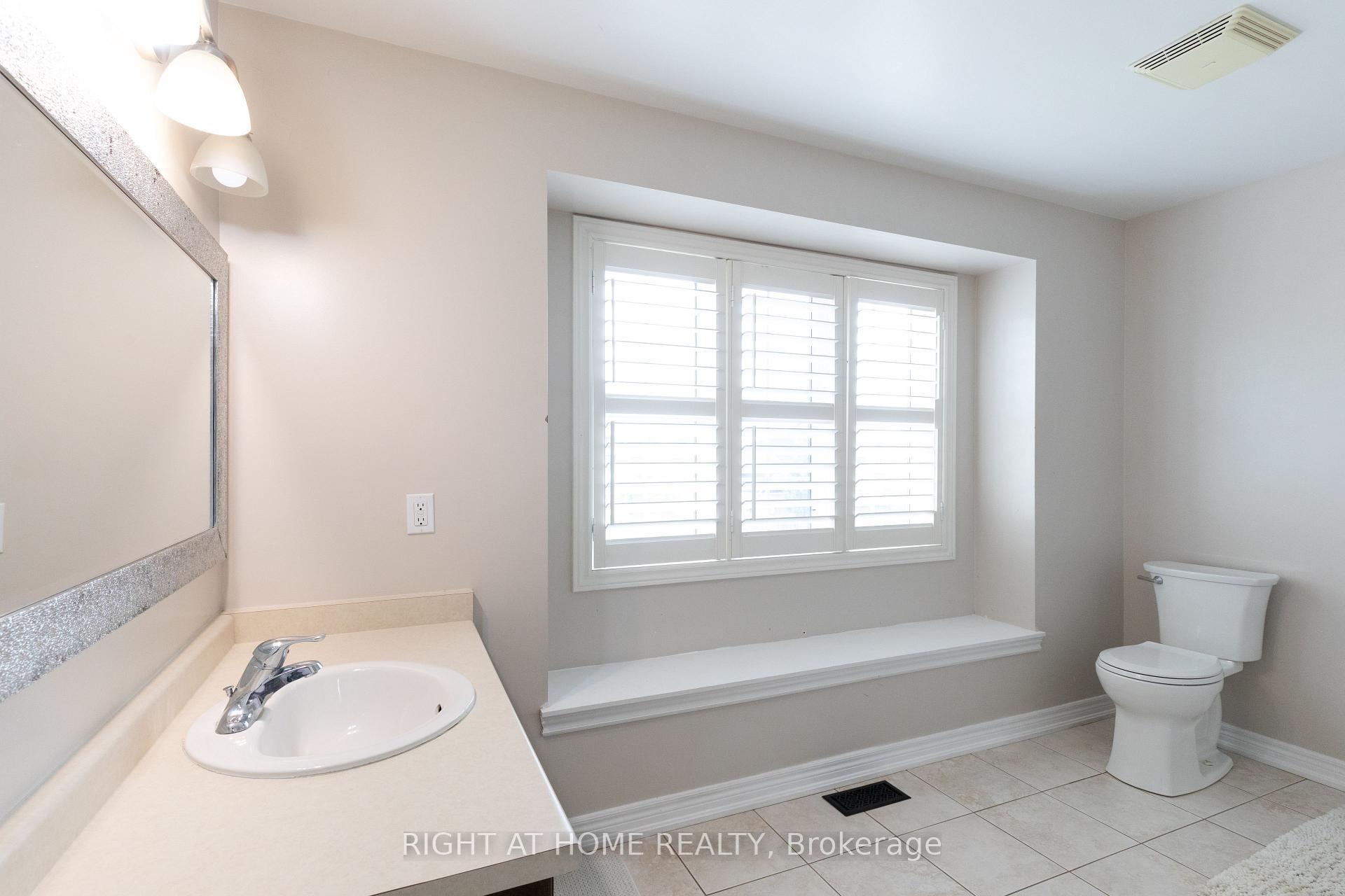 Photo 17 of 182 Maurier Boulevard, Vaughan, Patterson — HOMEH