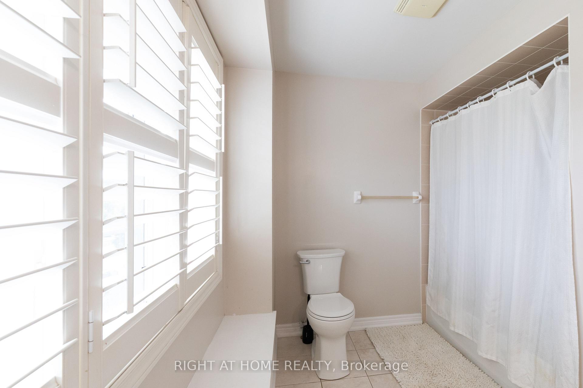 Photo 18 of 182 Maurier Boulevard, Vaughan, Patterson — HOMEH