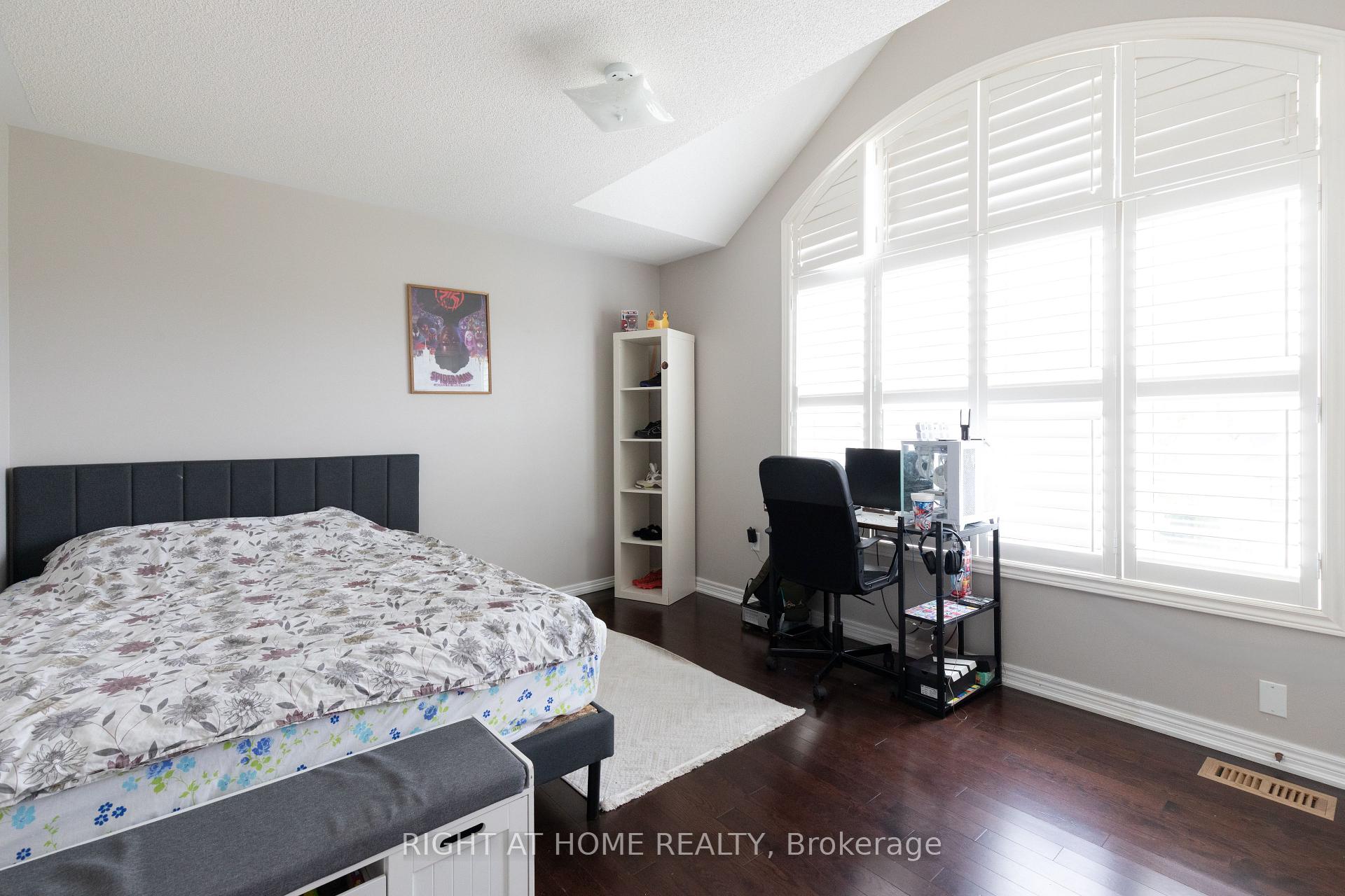 Photo 19 of 182 Maurier Boulevard, Vaughan, Patterson — HOMEH