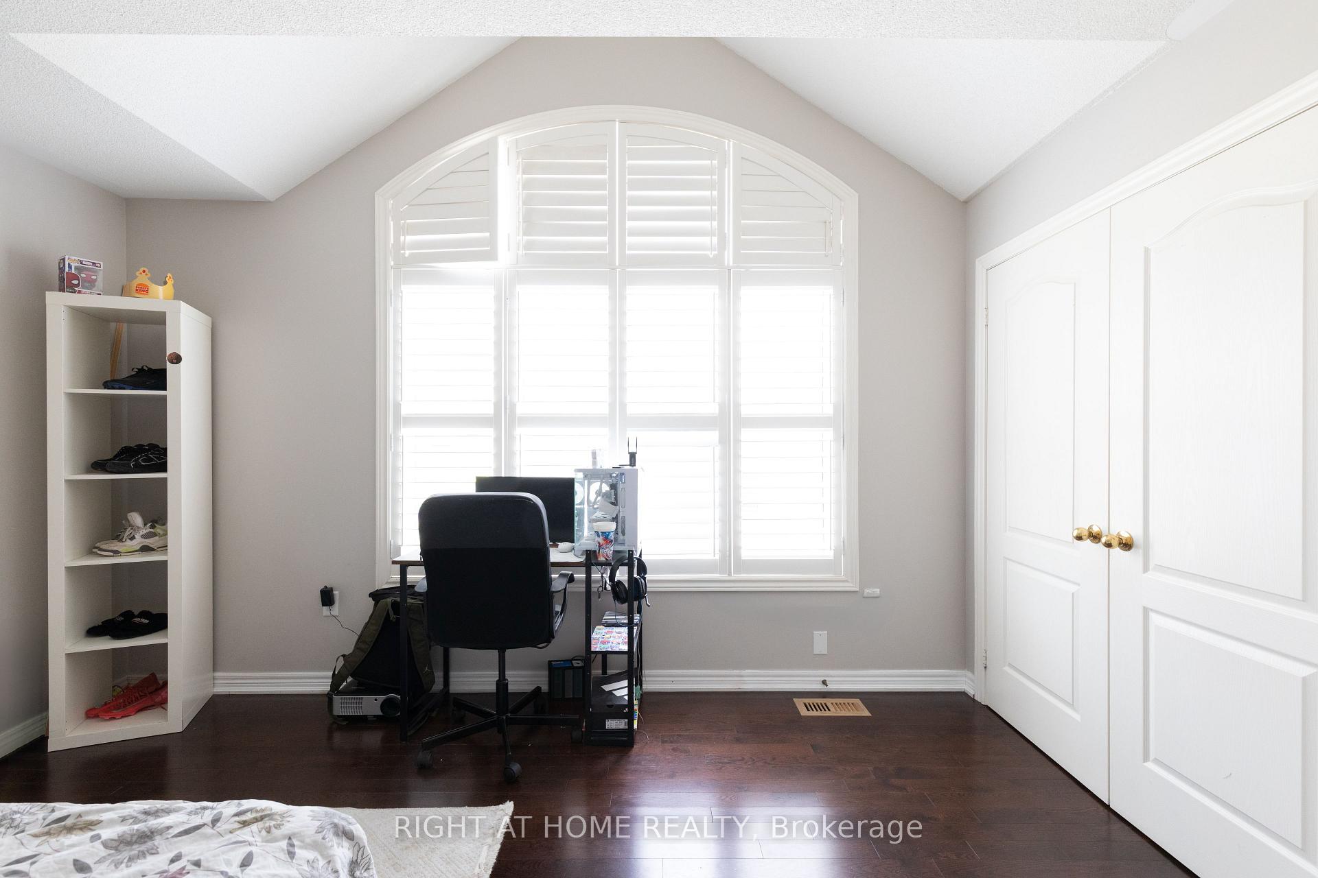 Photo 20 of 182 Maurier Boulevard, Vaughan, Patterson — HOMEH