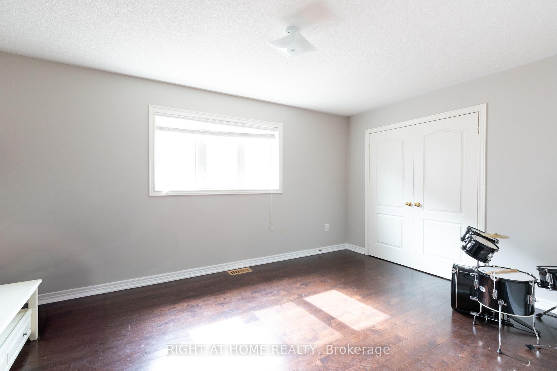 Photo 21 of 182 Maurier Boulevard, Vaughan, Patterson — HOMEH