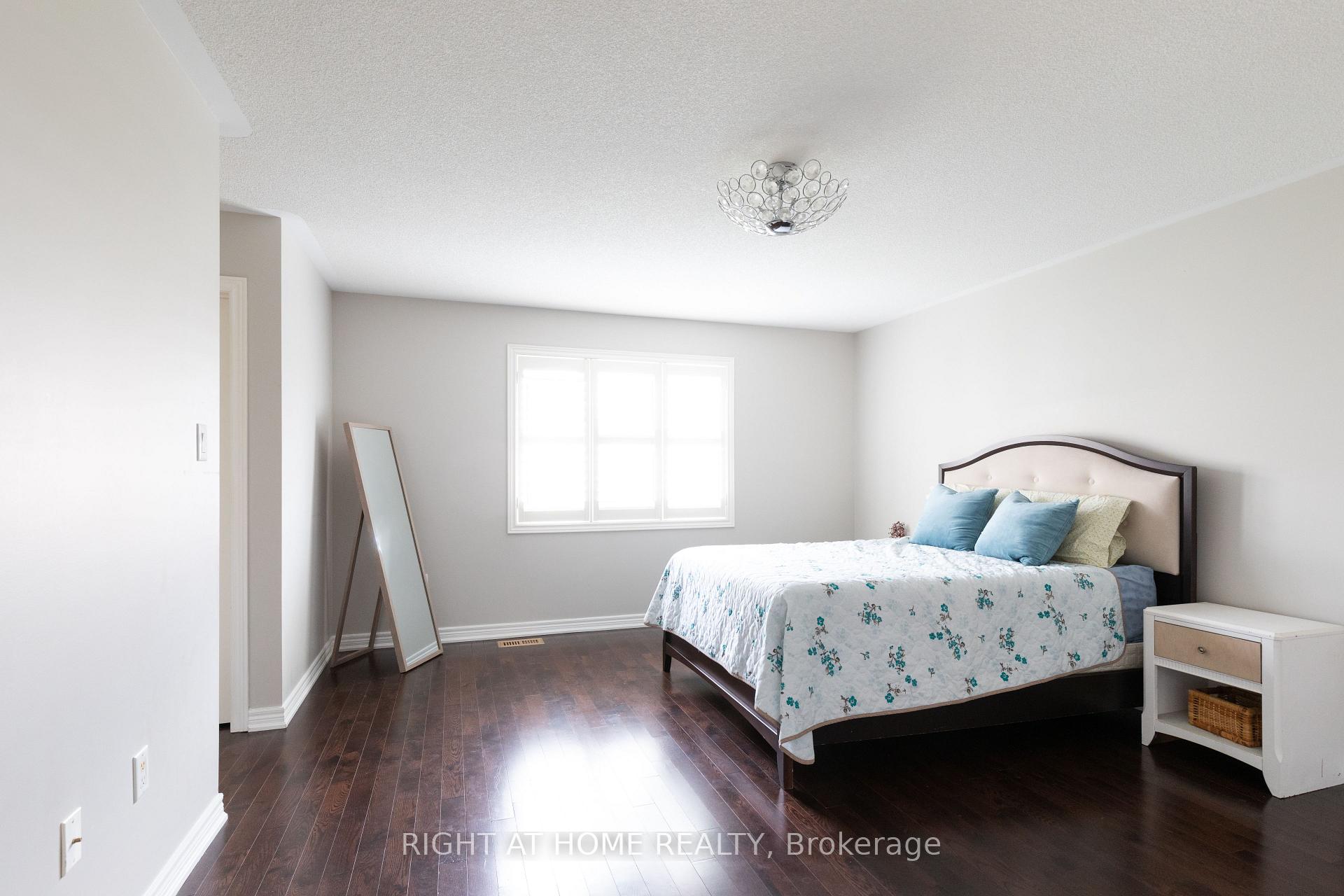 Photo 25 of 182 Maurier Boulevard, Vaughan, Patterson — HOMEH