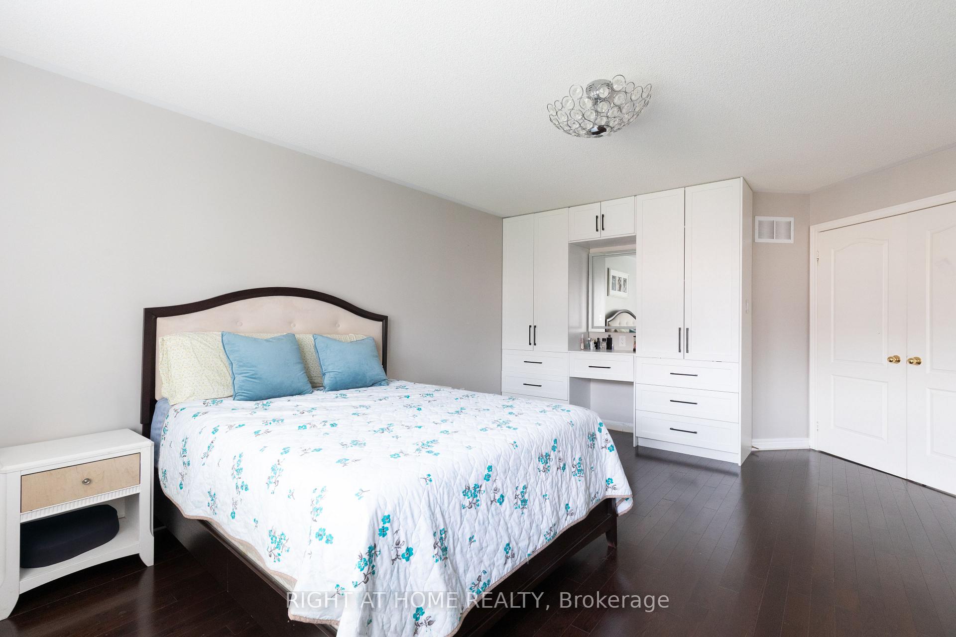Photo 26 of 182 Maurier Boulevard, Vaughan, Patterson — HOMEH