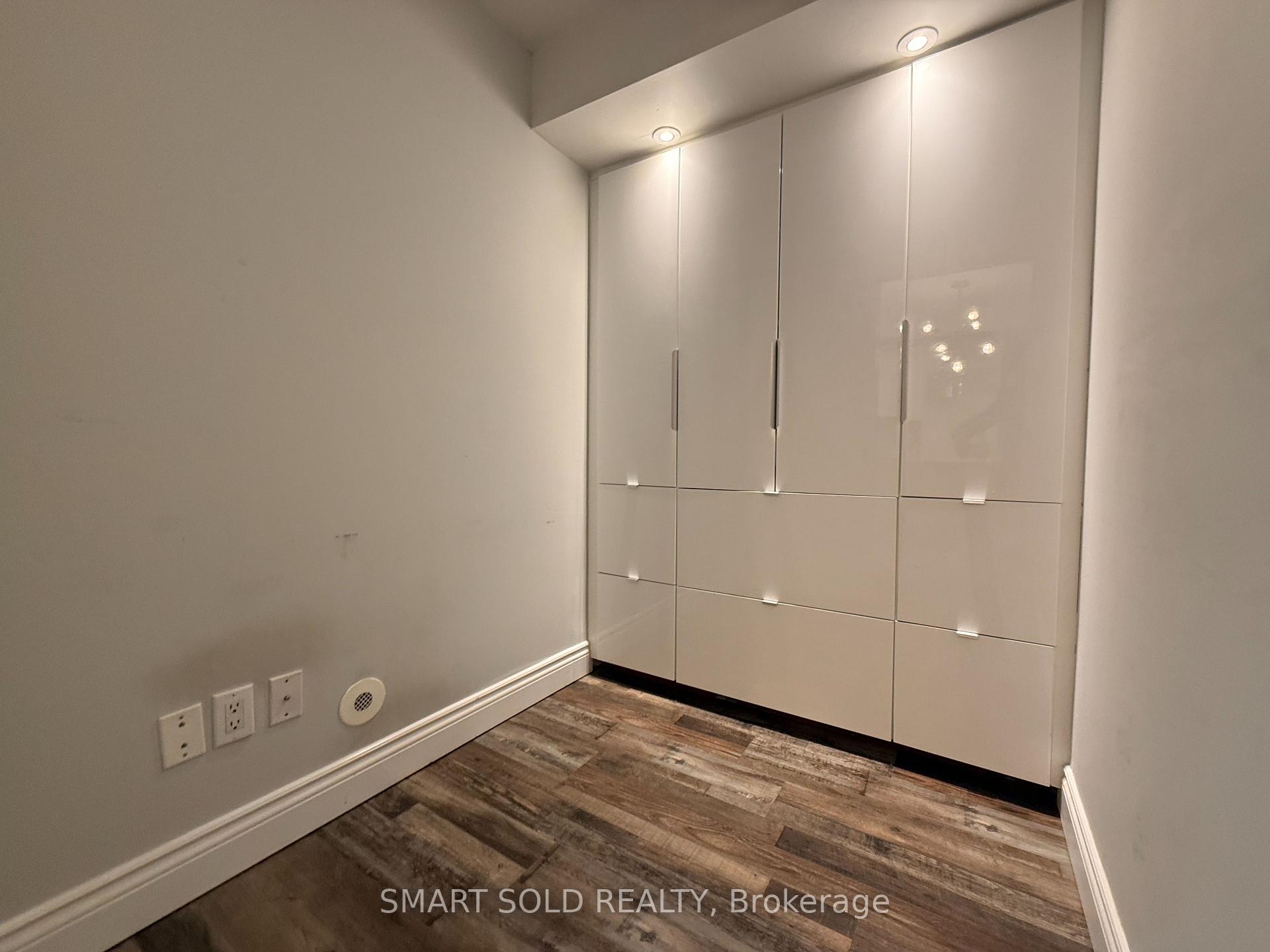 Photo 10 of Unit 725, 10 Laidlaw Street, Toronto, South Parkdale — HOMEH