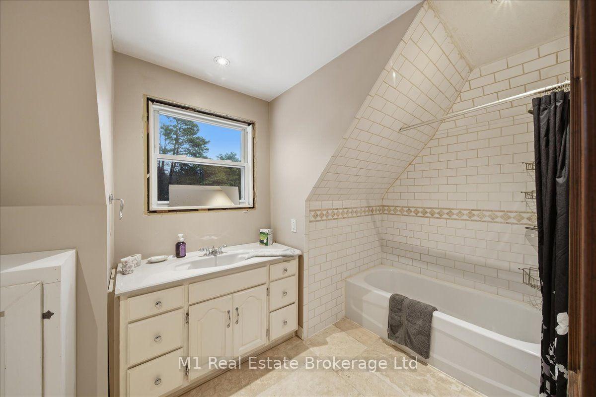 Photo 12 of 2191 Stisted Road S, McMurrich/Monteith, Sprucedale — HOMEH