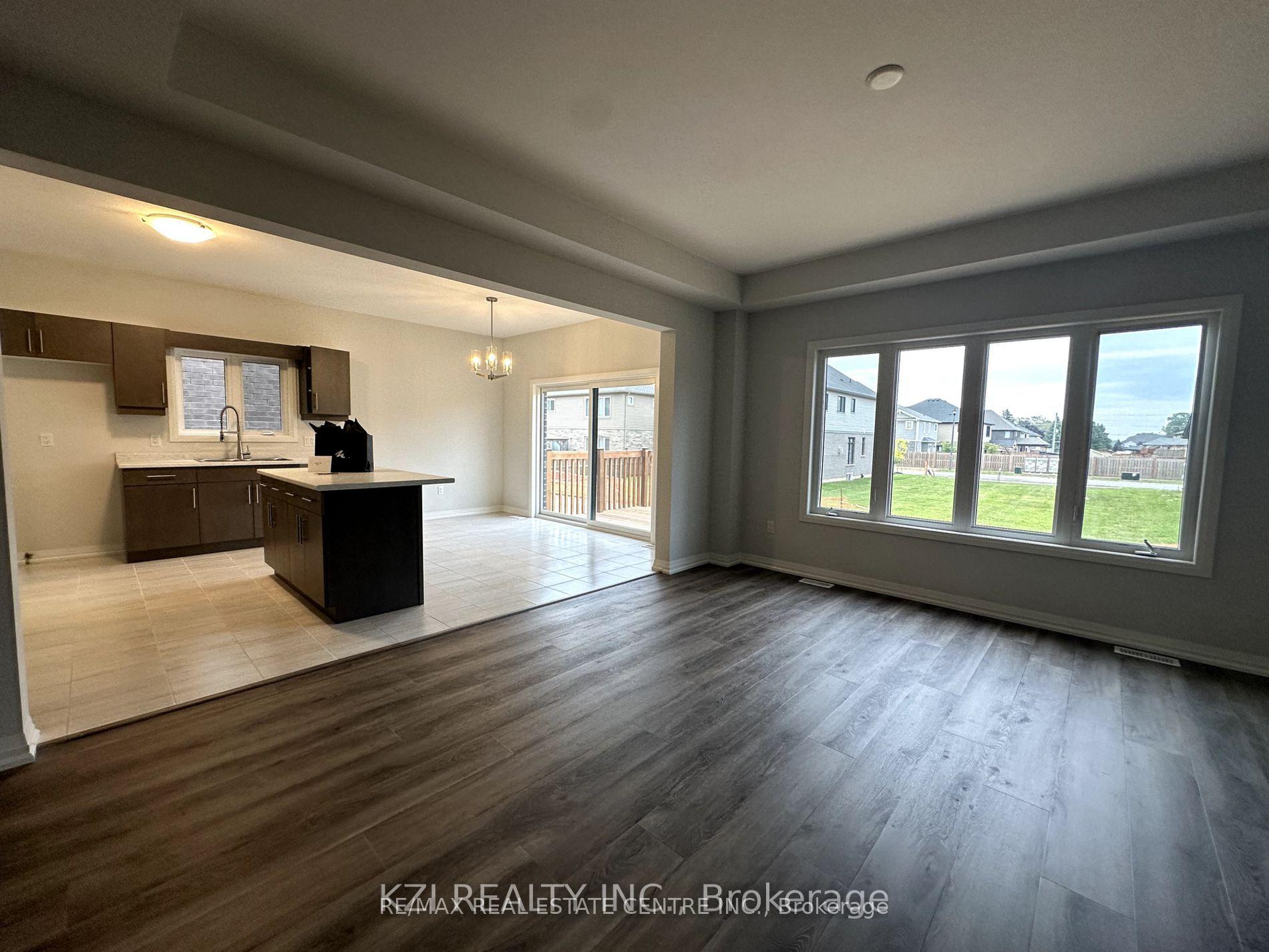 Photo 2 of 27 Samuel Avenue, Pelham, Fonthill — HOMEH