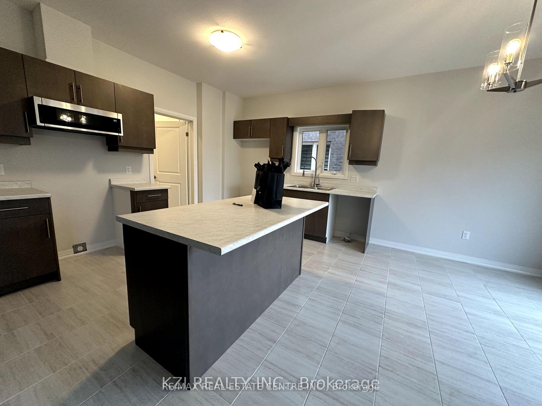 Photo 3 of 27 Samuel Avenue, Pelham, Fonthill — HOMEH