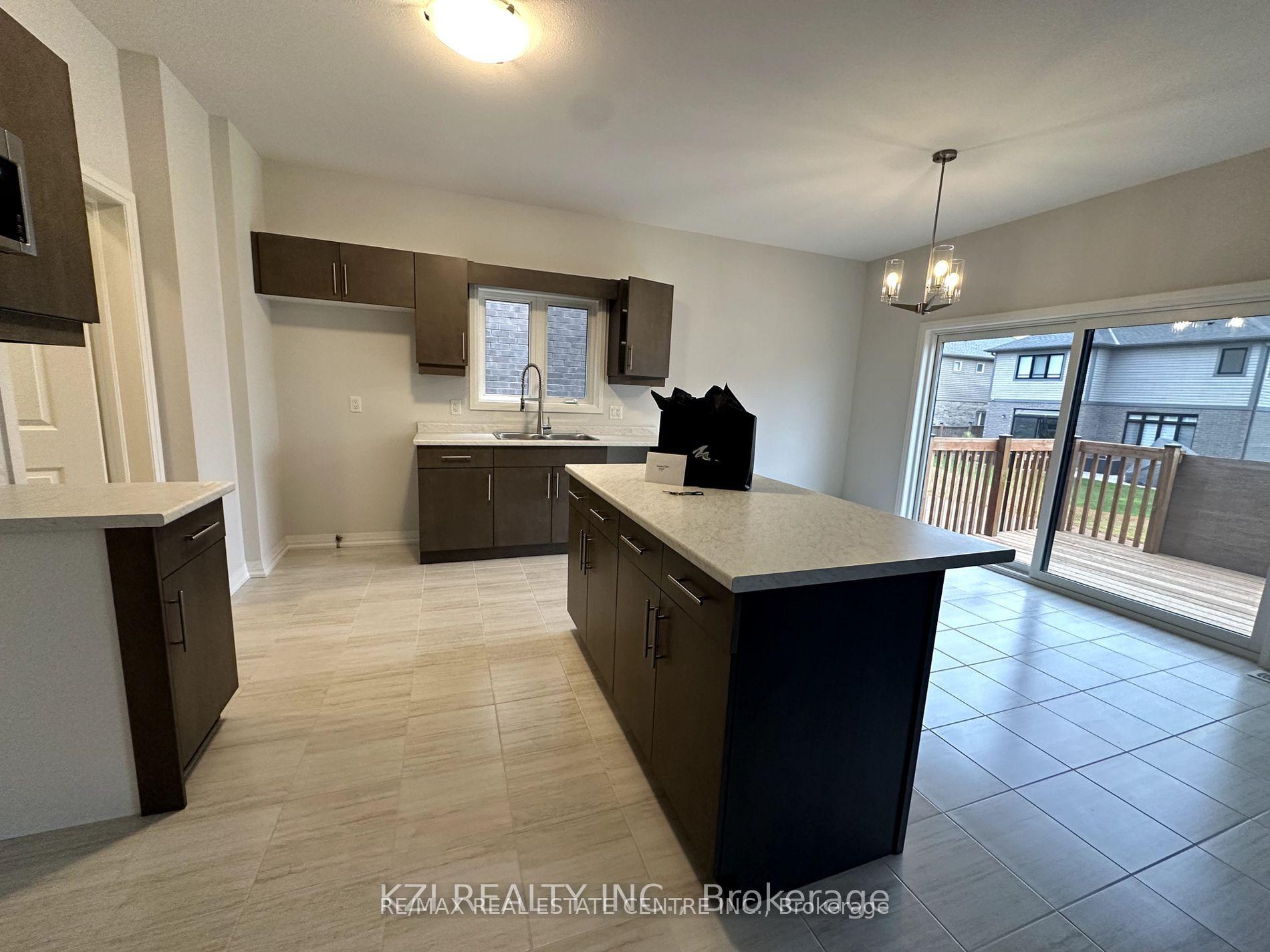 Photo 4 of 27 Samuel Avenue, Pelham, Fonthill — HOMEH