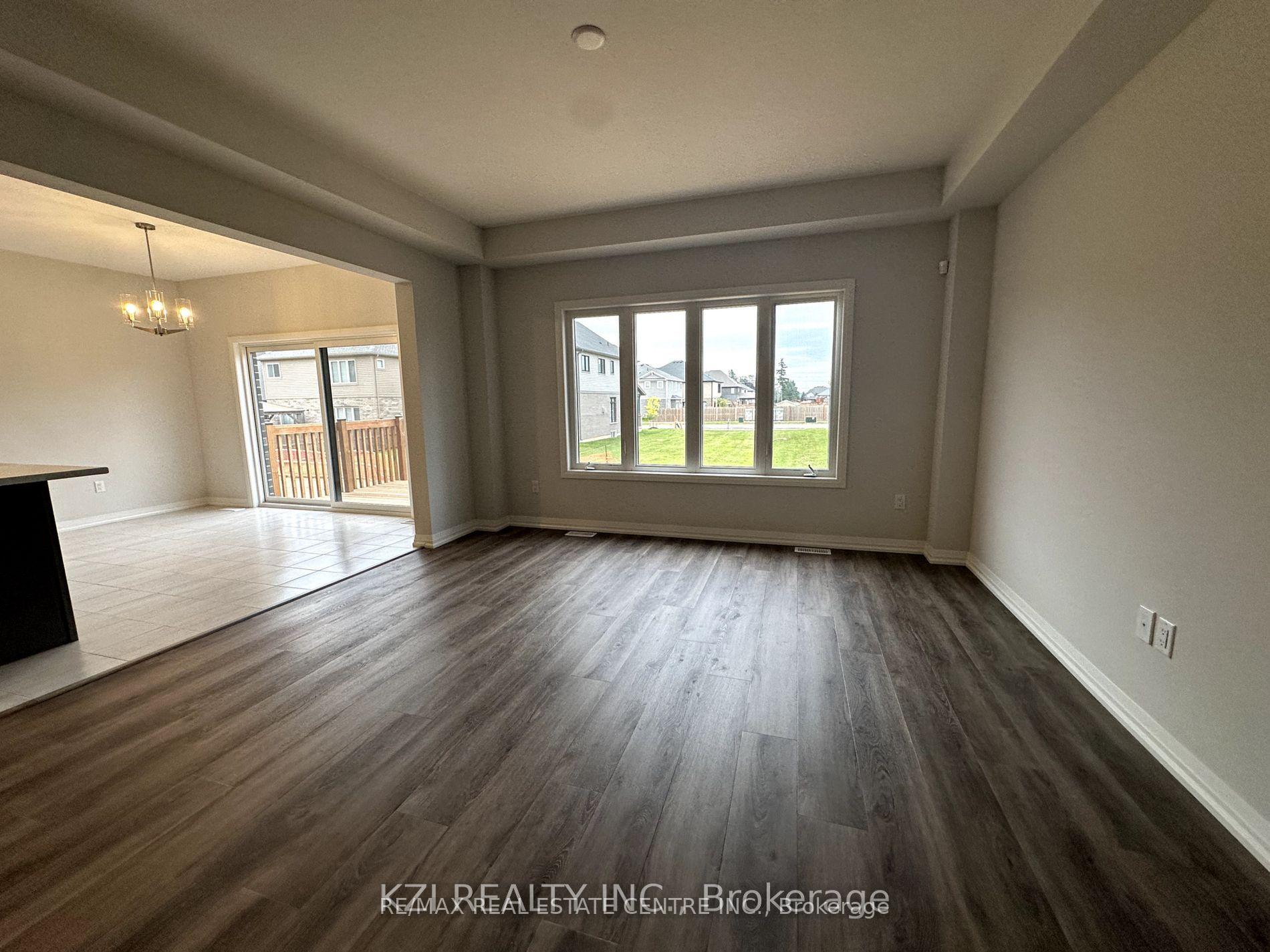 Photo 5 of 27 Samuel Avenue, Pelham, Fonthill — HOMEH