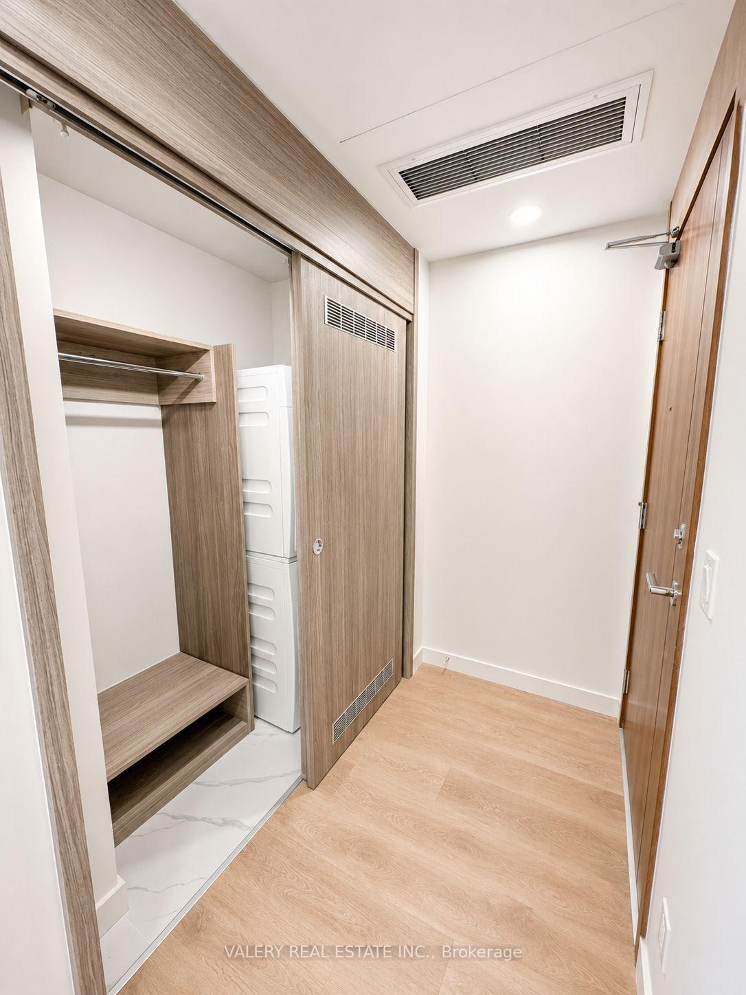Photo 4 of Unit 1005, 75 Billes Heights, North York, Bayview Village — HOMEH