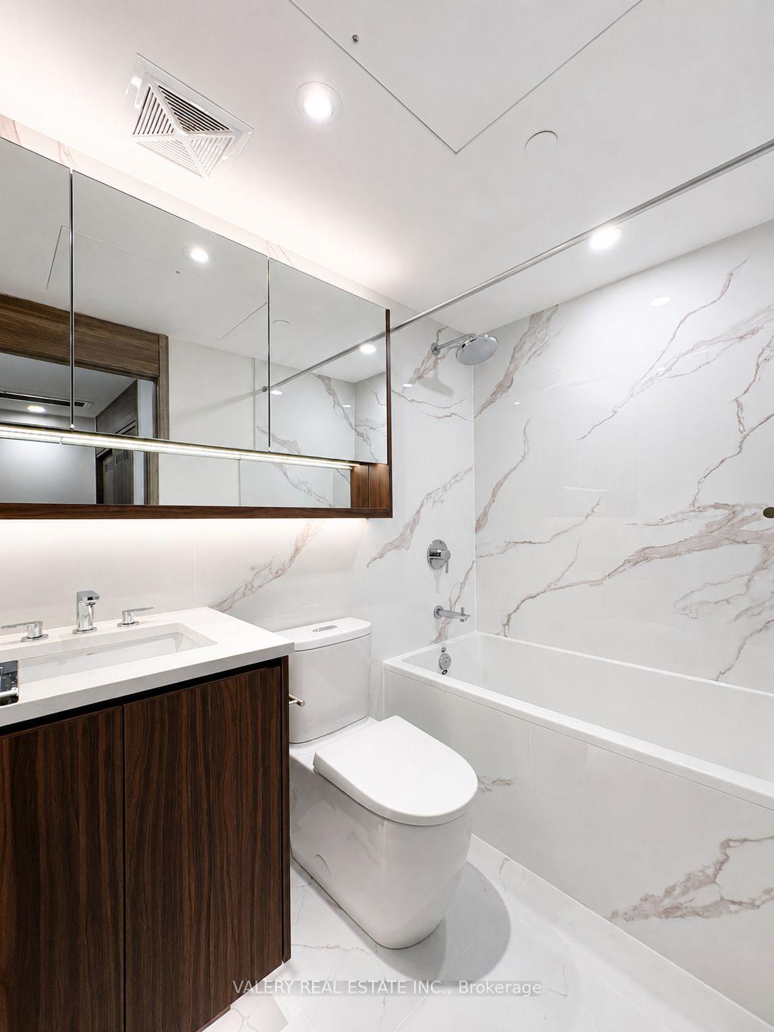Photo 5 of Unit 1005, 75 Billes Heights, North York, Bayview Village — HOMEH