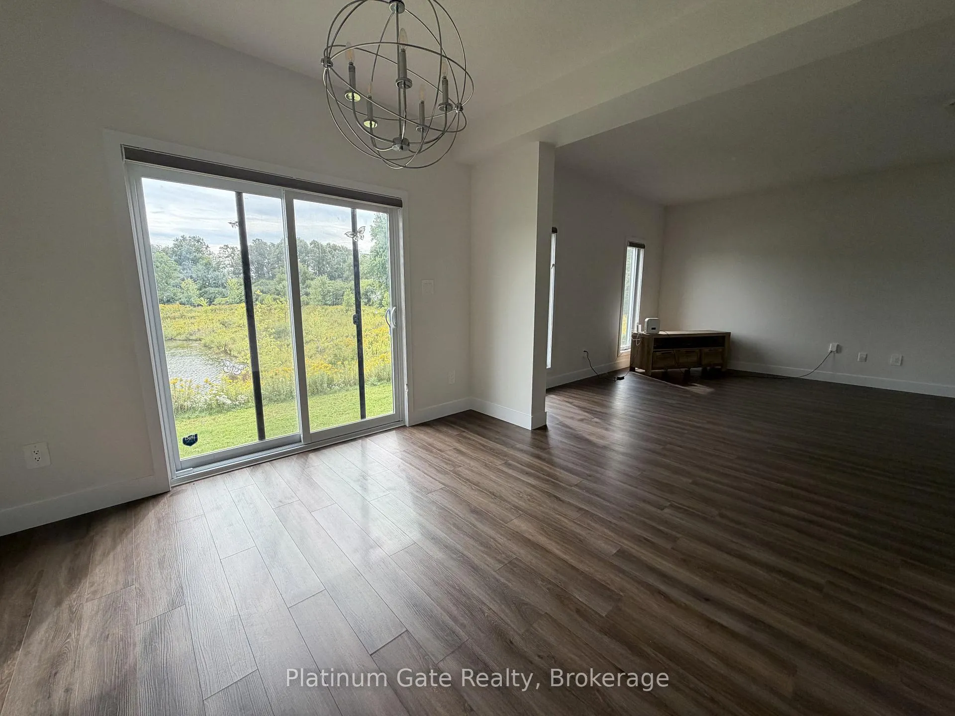 Photo 4 of Unit UPPER, 1433 Twilite Boulevard, London, North S — HOMEH