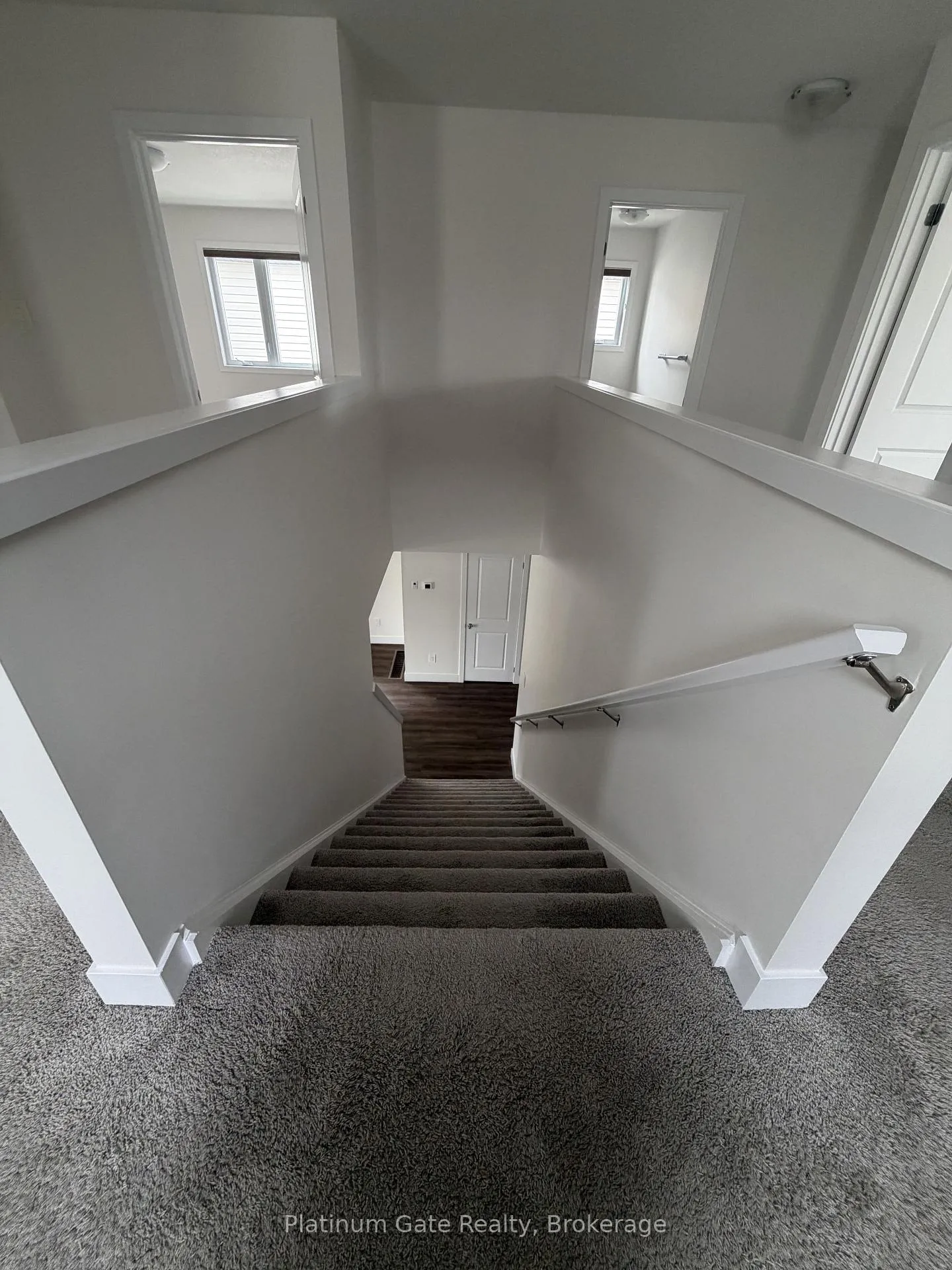 Photo 6 of Unit UPPER, 1433 Twilite Boulevard, London, North S — HOMEH