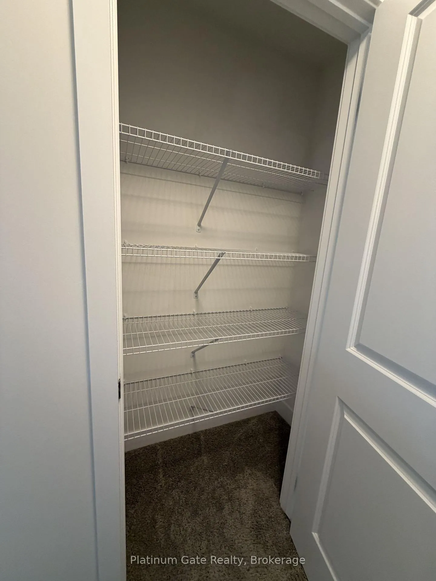 Photo 8 of Unit UPPER, 1433 Twilite Boulevard, London, North S — HOMEH