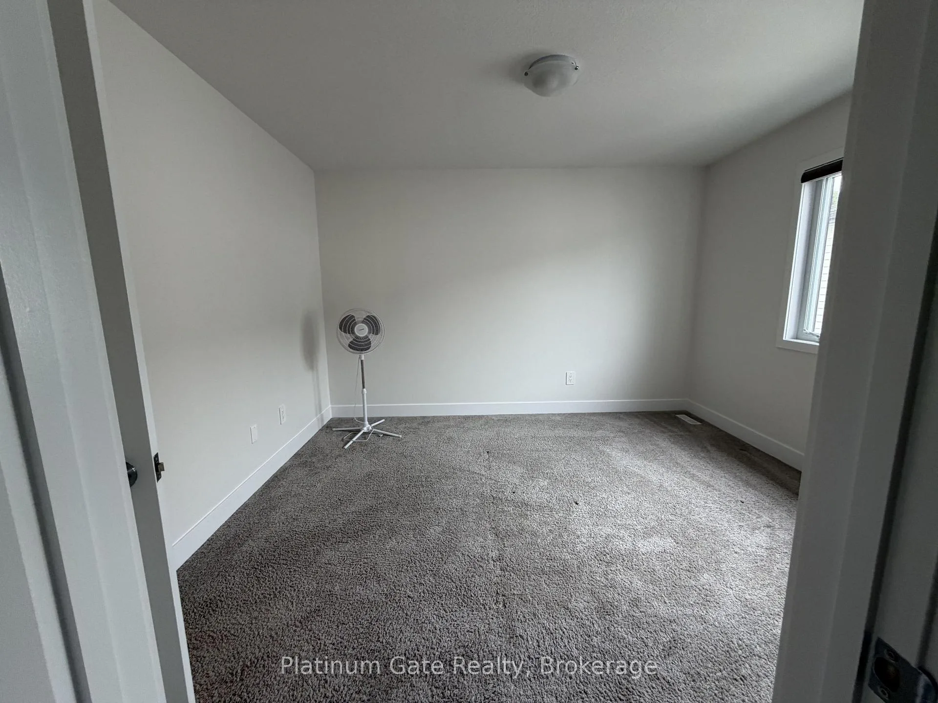 Photo 10 of Unit UPPER, 1433 Twilite Boulevard, London, North S — HOMEH