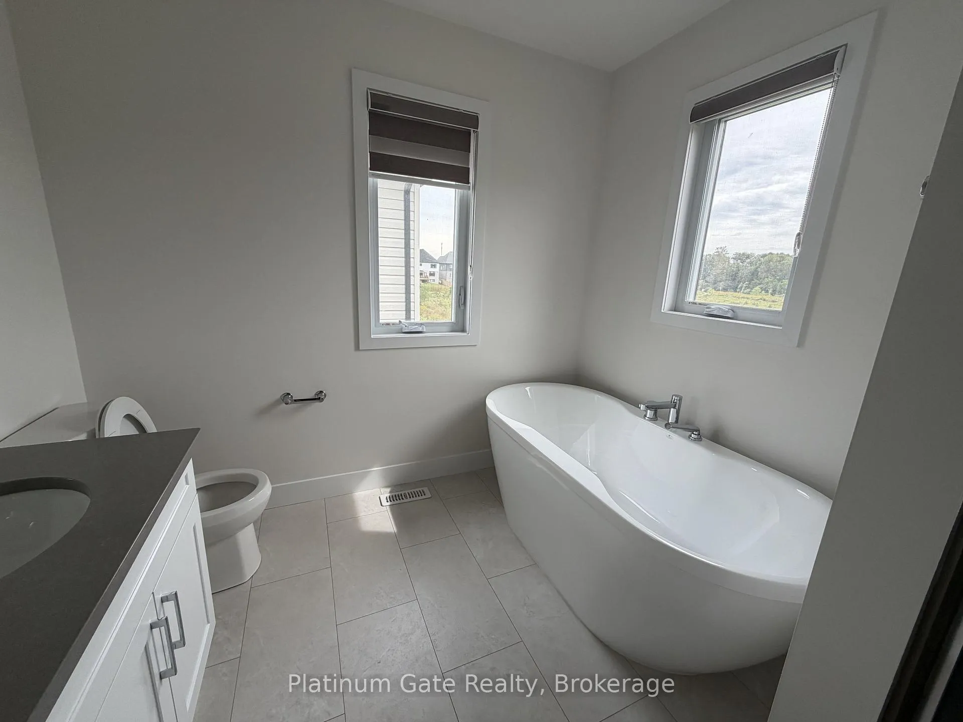 Photo 14 of Unit UPPER, 1433 Twilite Boulevard, London, North S — HOMEH