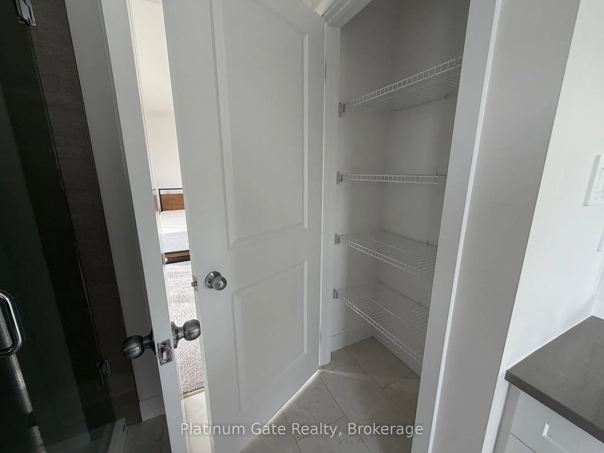 Photo 15 of Unit UPPER, 1433 Twilite Boulevard, London, North S — HOMEH