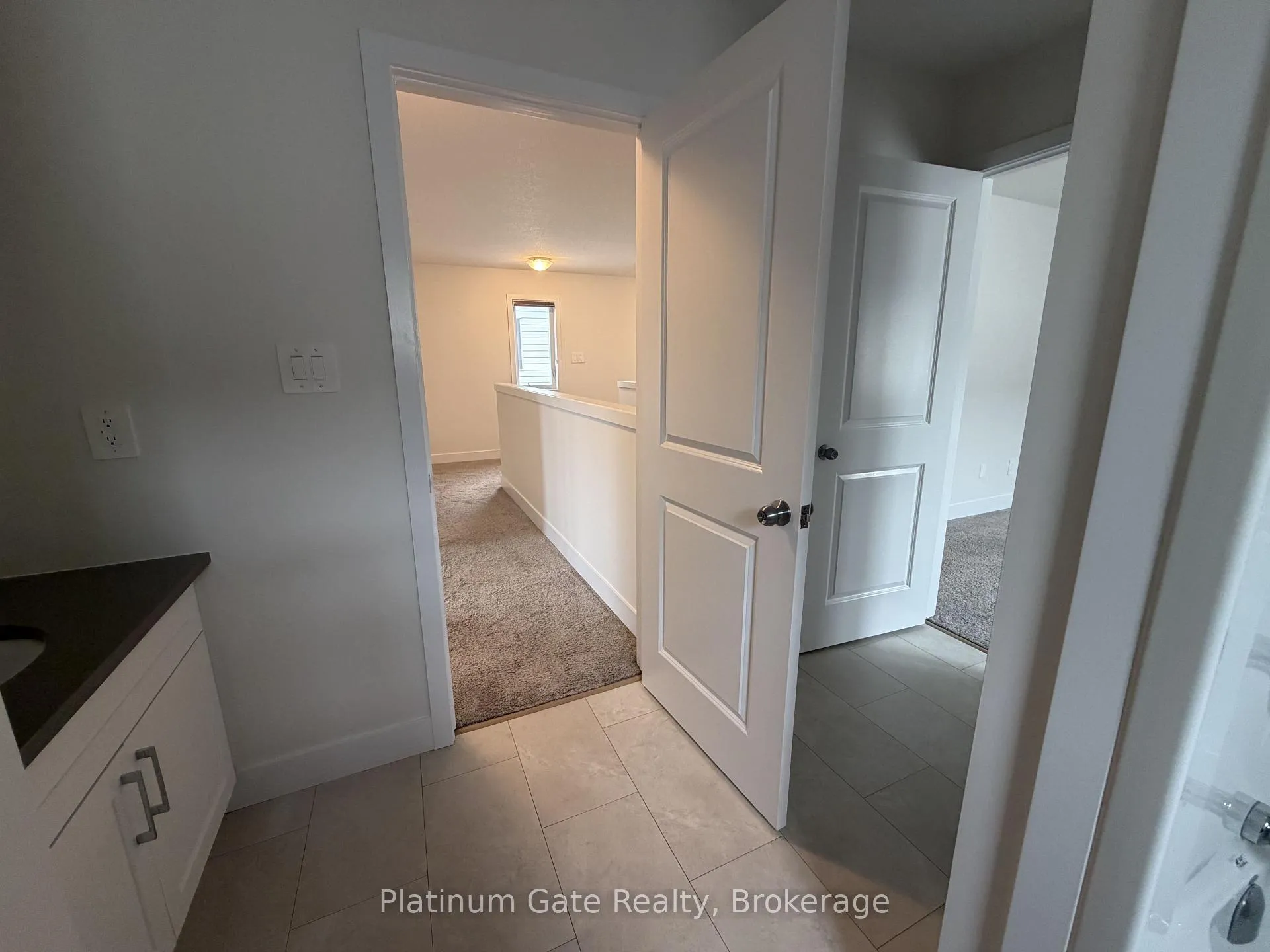 Photo 17 of Unit UPPER, 1433 Twilite Boulevard, London, North S — HOMEH