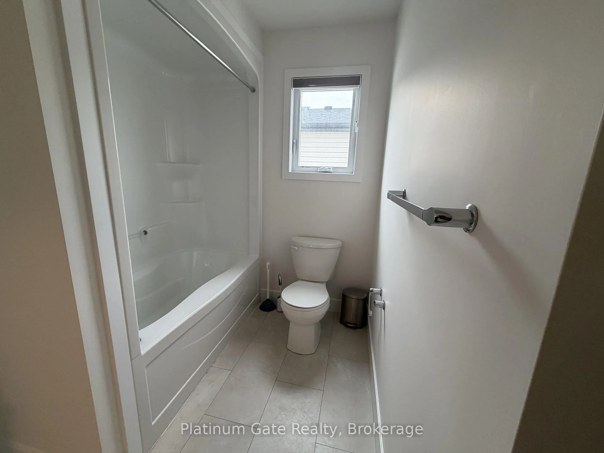 Photo 18 of Unit UPPER, 1433 Twilite Boulevard, London, North S — HOMEH
