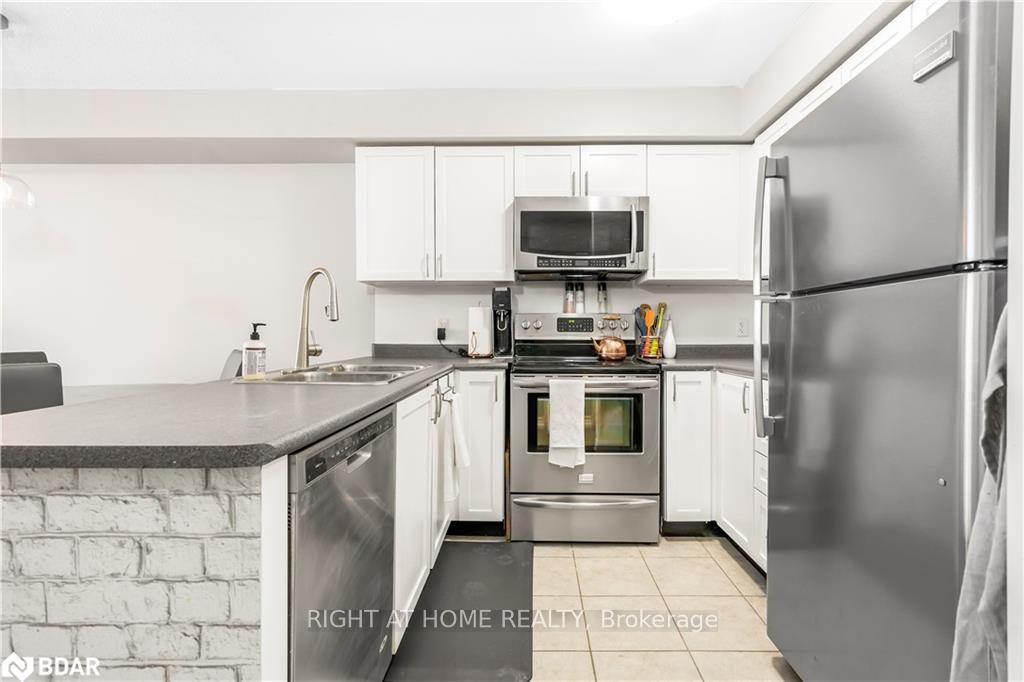 Photo 2 of Unit 3, 53 Ferndale Drive S, Barrie, Ardagh — HOMEH