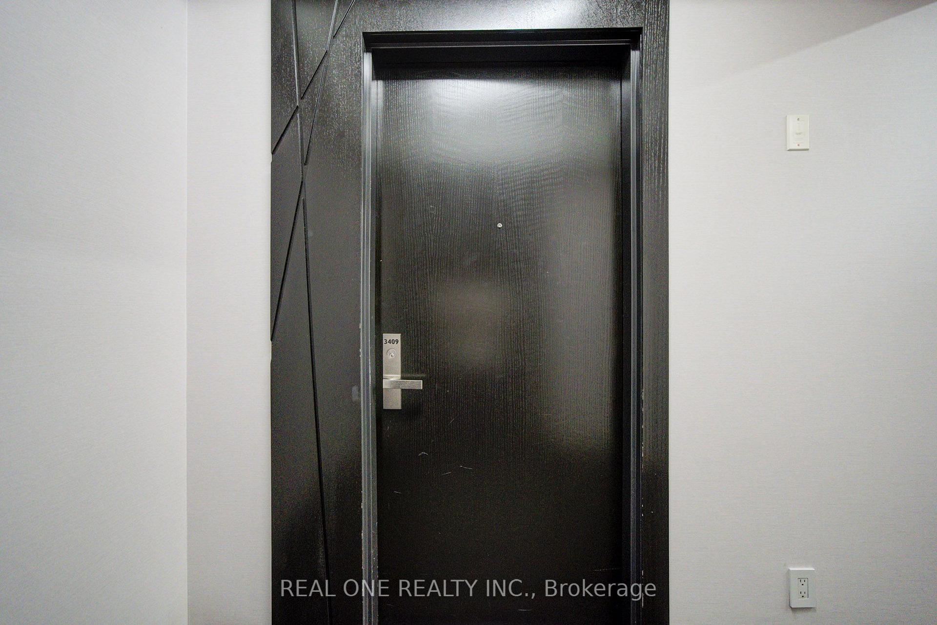 Photo 3 of Unit 3409, 125 Peter Street, Toronto, Waterfront Communities — HOMEH